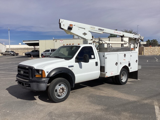 Versalift on 2006 Ford F-450 XL 4x4 Bucket Truck Versalift on 2006 Ford F-450 XL 4x4 Bucket Truck