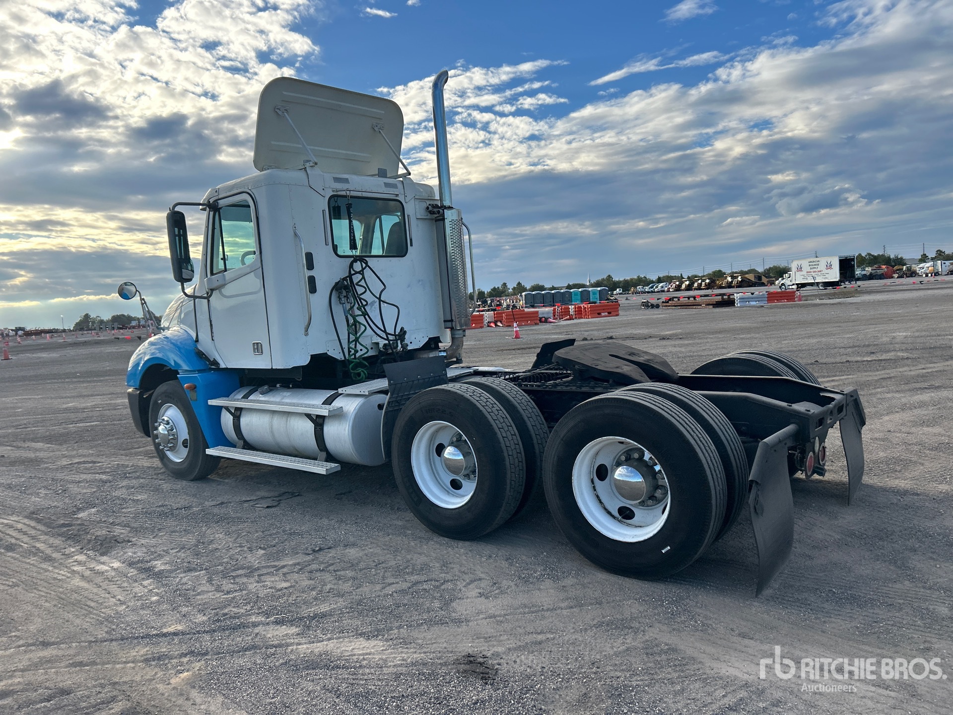 General Appearance with Foto, angolo posteriore sinistro