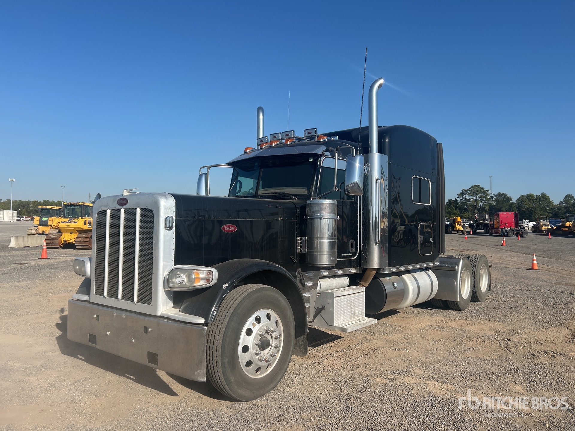 General Appearance with Foto, angolo anteriore sinistro