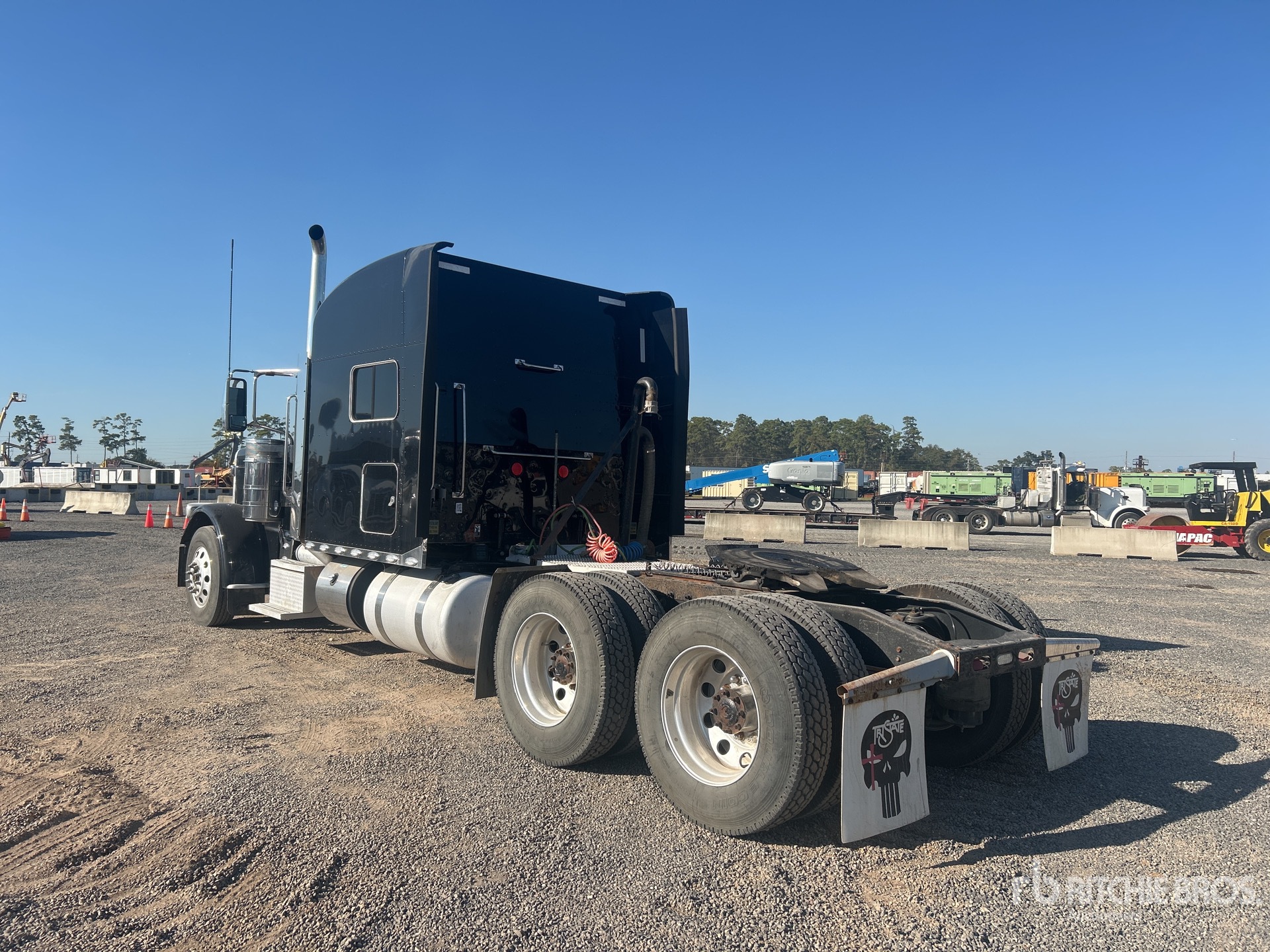 General Appearance with Foto, angolo posteriore sinistro