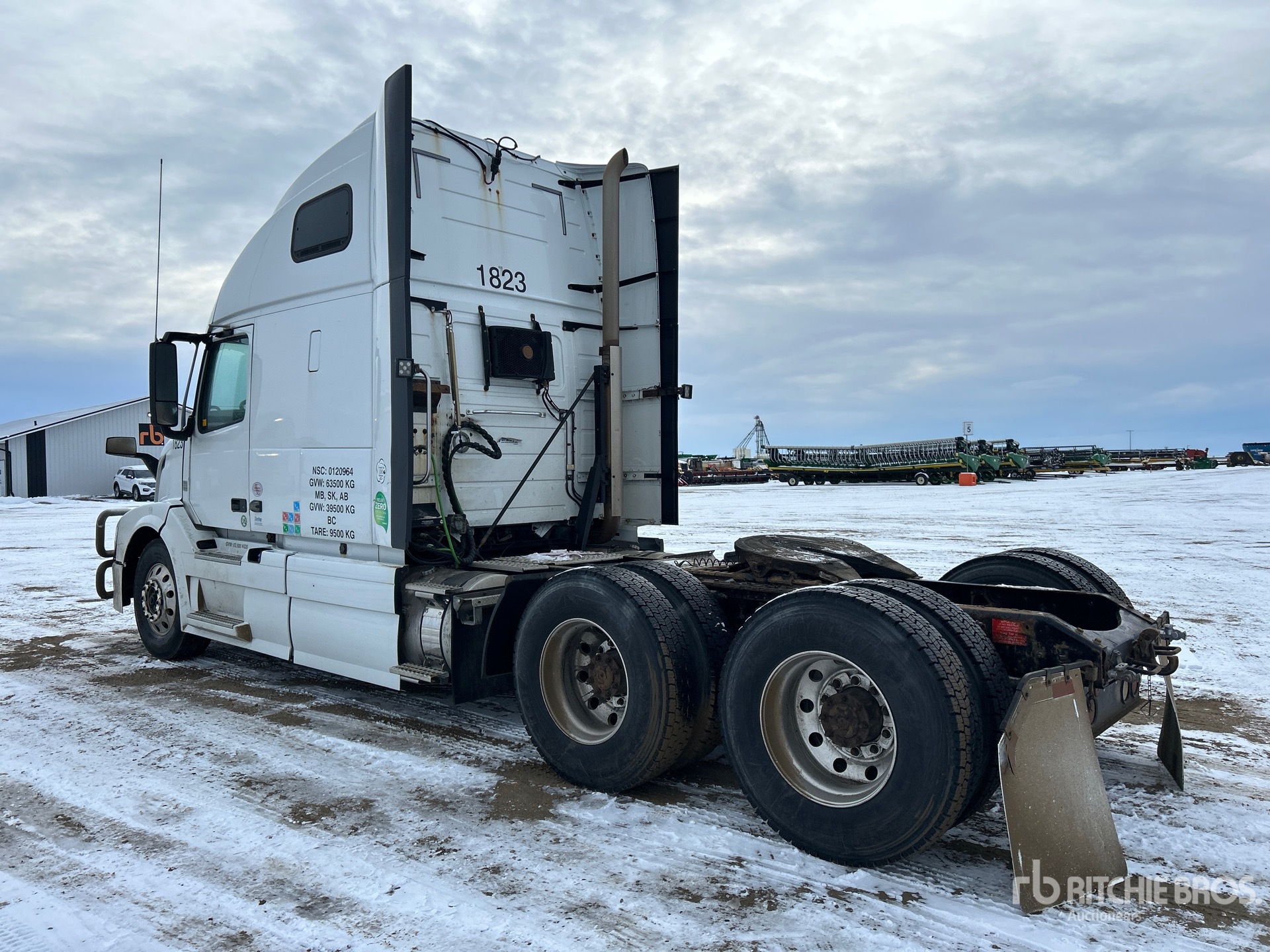 General Appearance with Foto, angolo posteriore sinistro