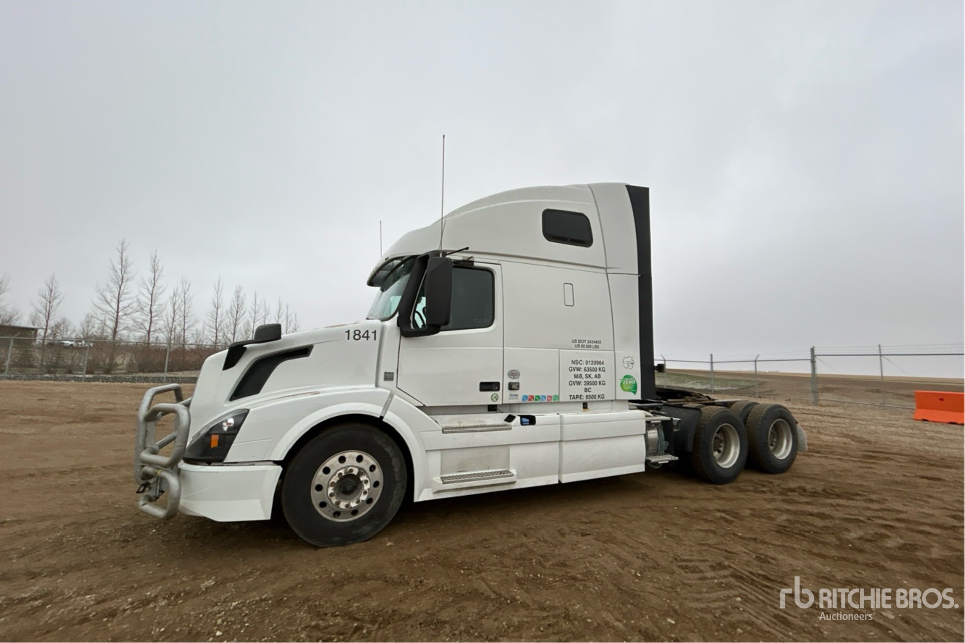 General Appearance with Bild, Ecke vorne links