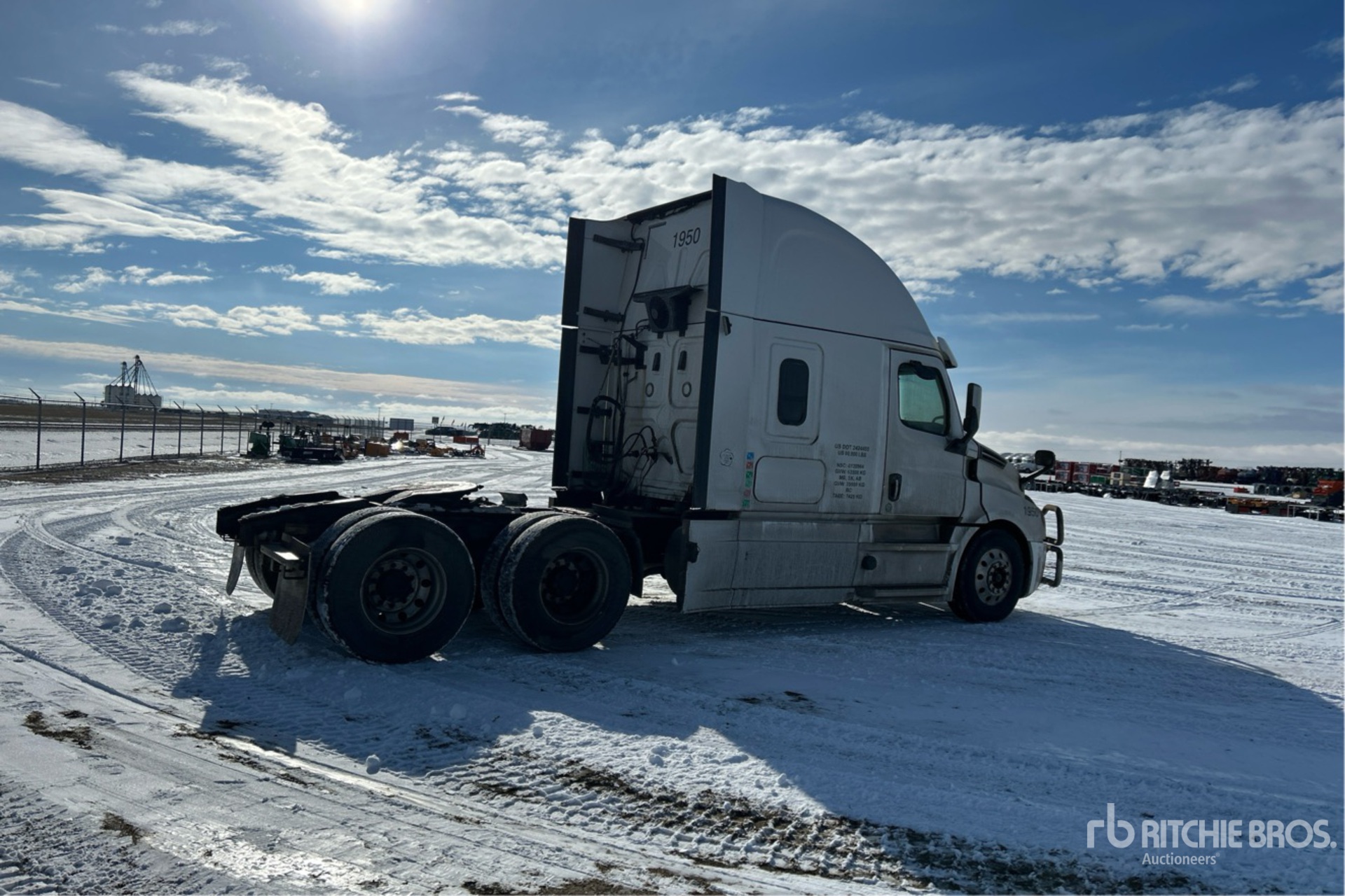 Aspect général with Image, coin arrière droit