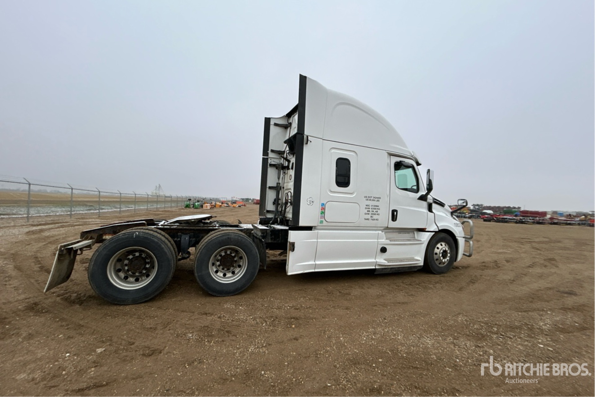 General Appearance with Foto, angolo anteriore sinistro