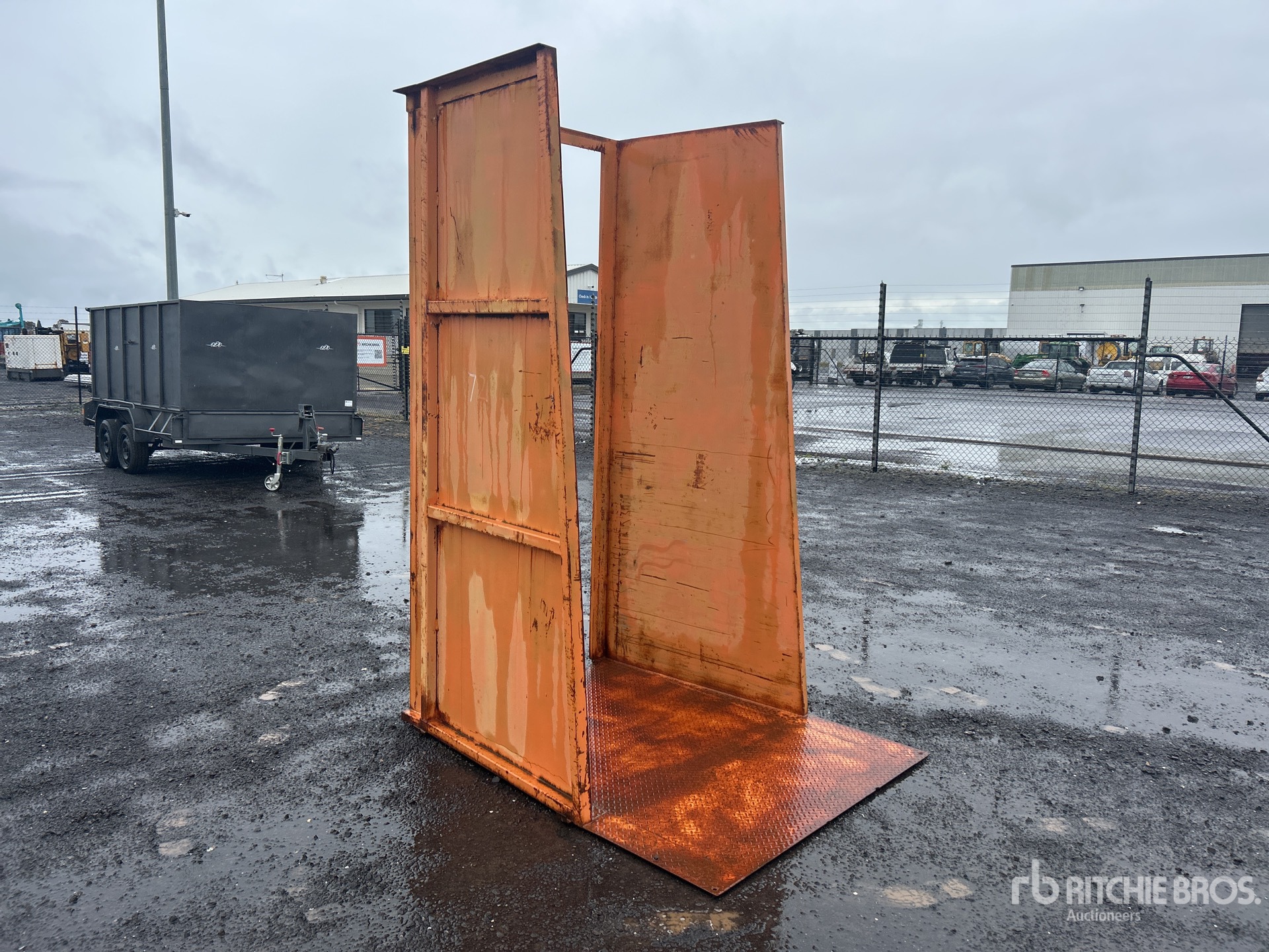 General Appearance with Picture, Right Front Corner