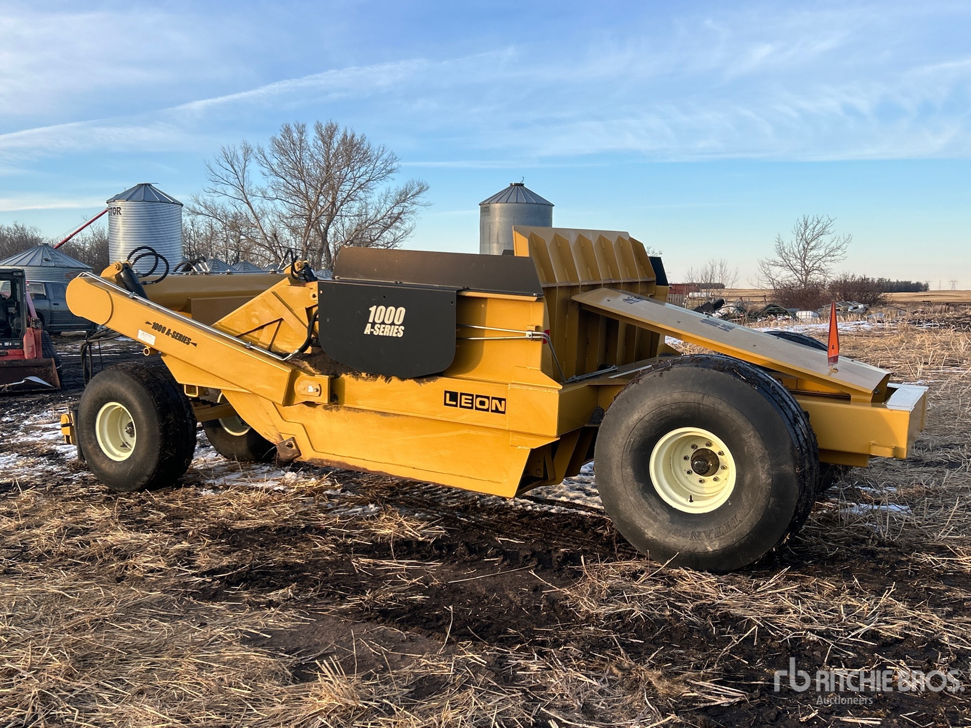 General Appearance with Foto, angolo posteriore sinistro