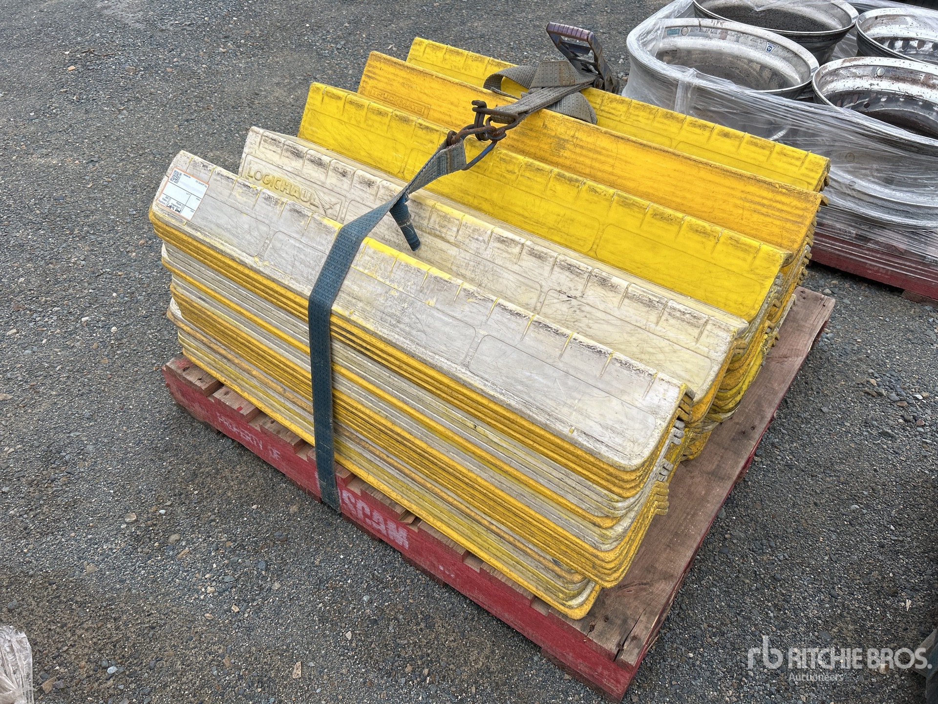 General Appearance with Foto, angolo anteriore sinistro