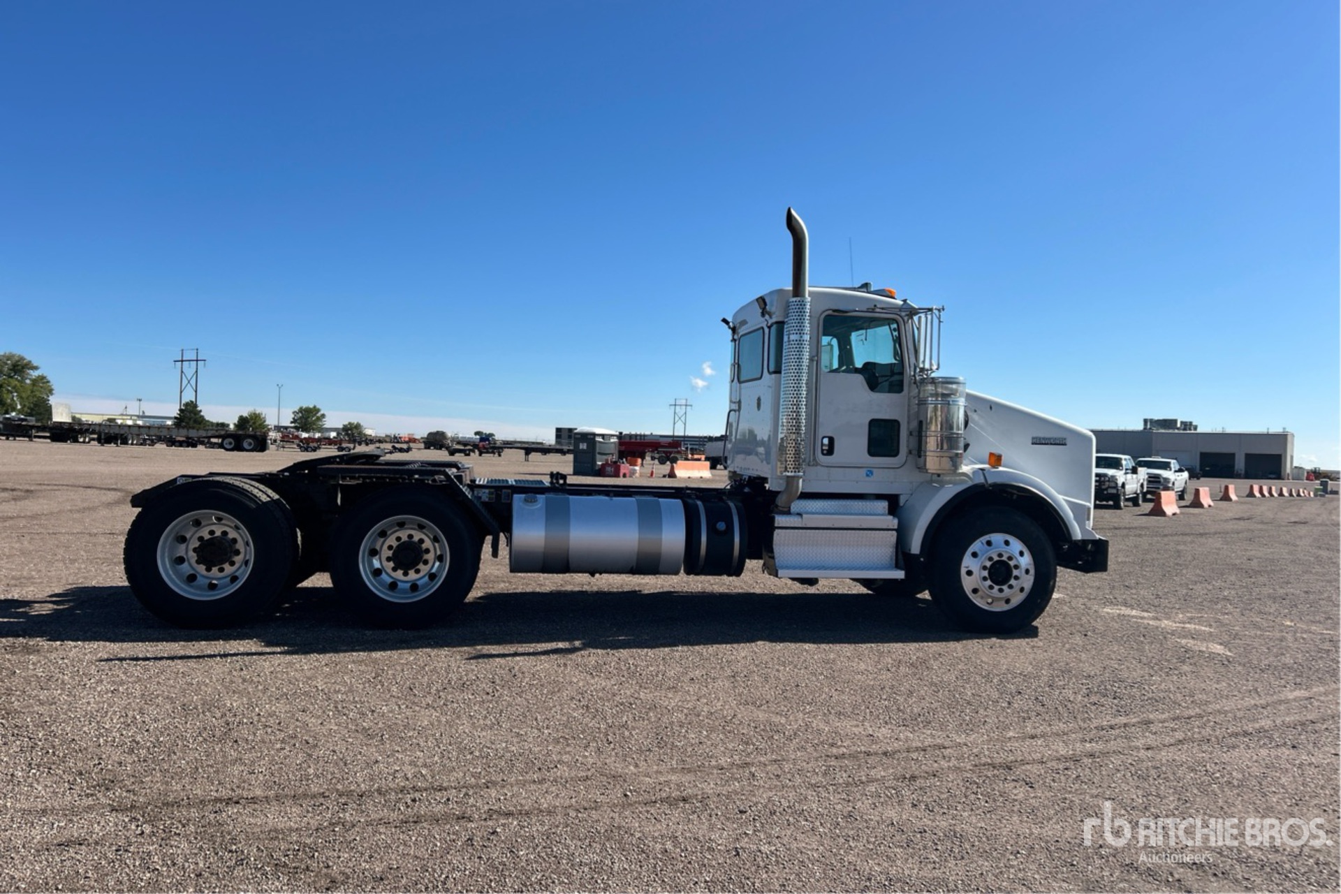 Aspect général with Image, coin arrière droit