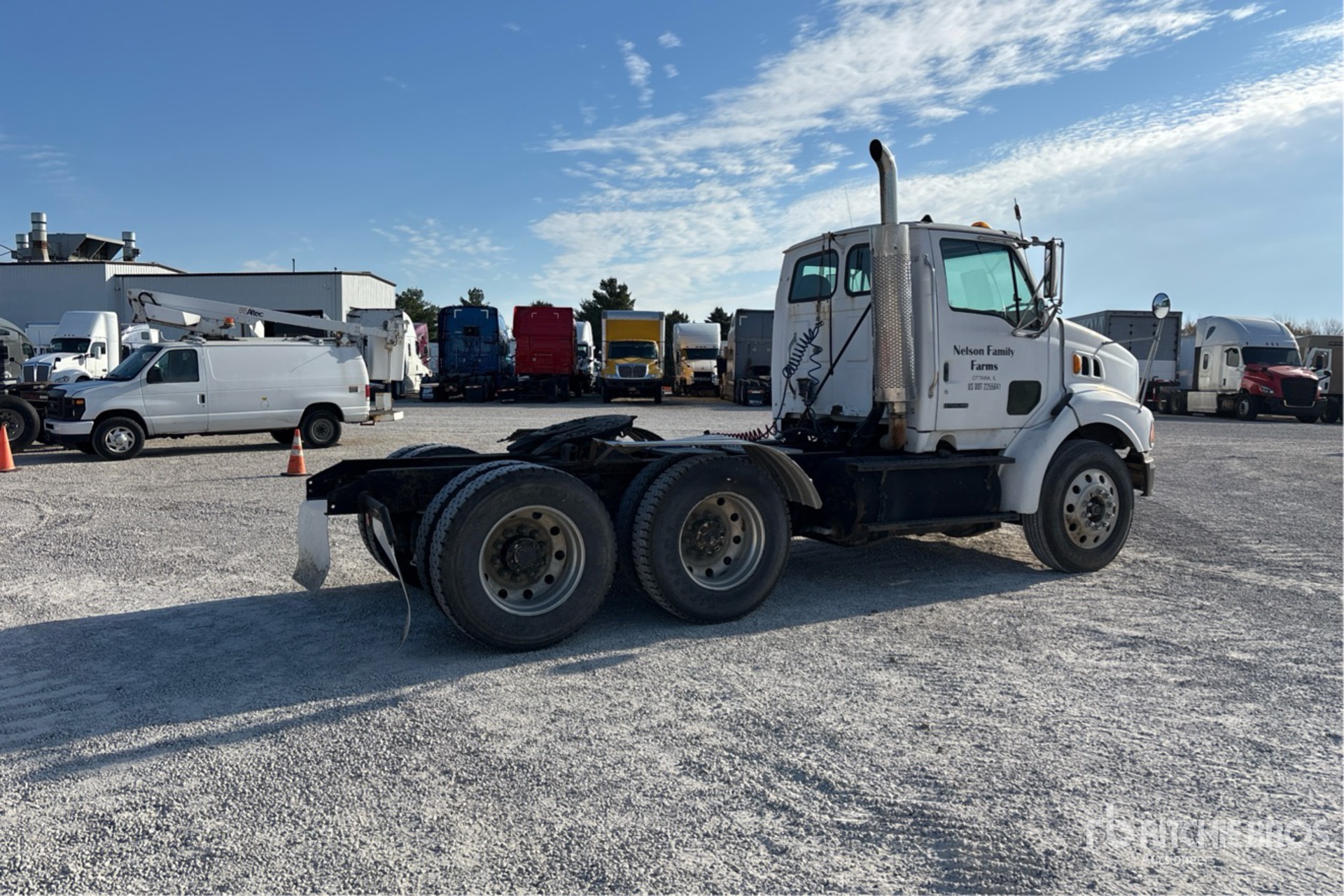 Aspect général with Image, coin arrière droit