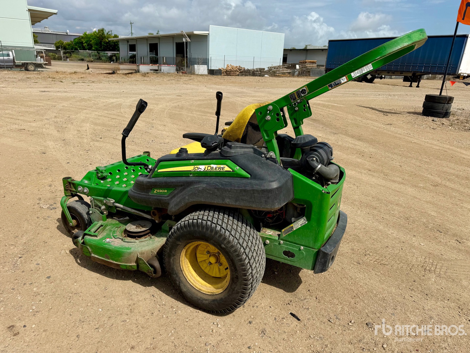 General Appearance with Foto, angolo posteriore sinistro