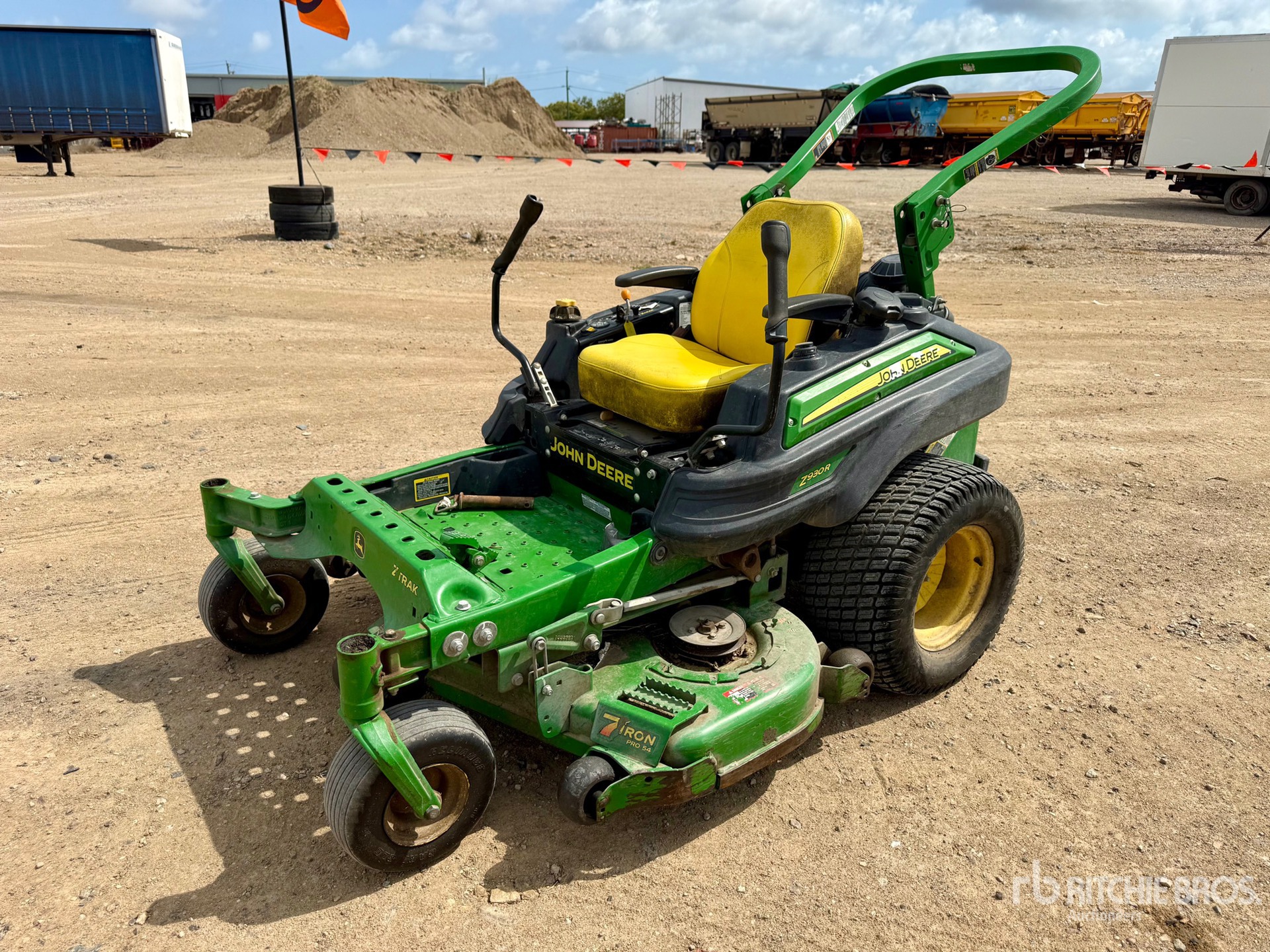 General Appearance with Foto, angolo anteriore sinistro