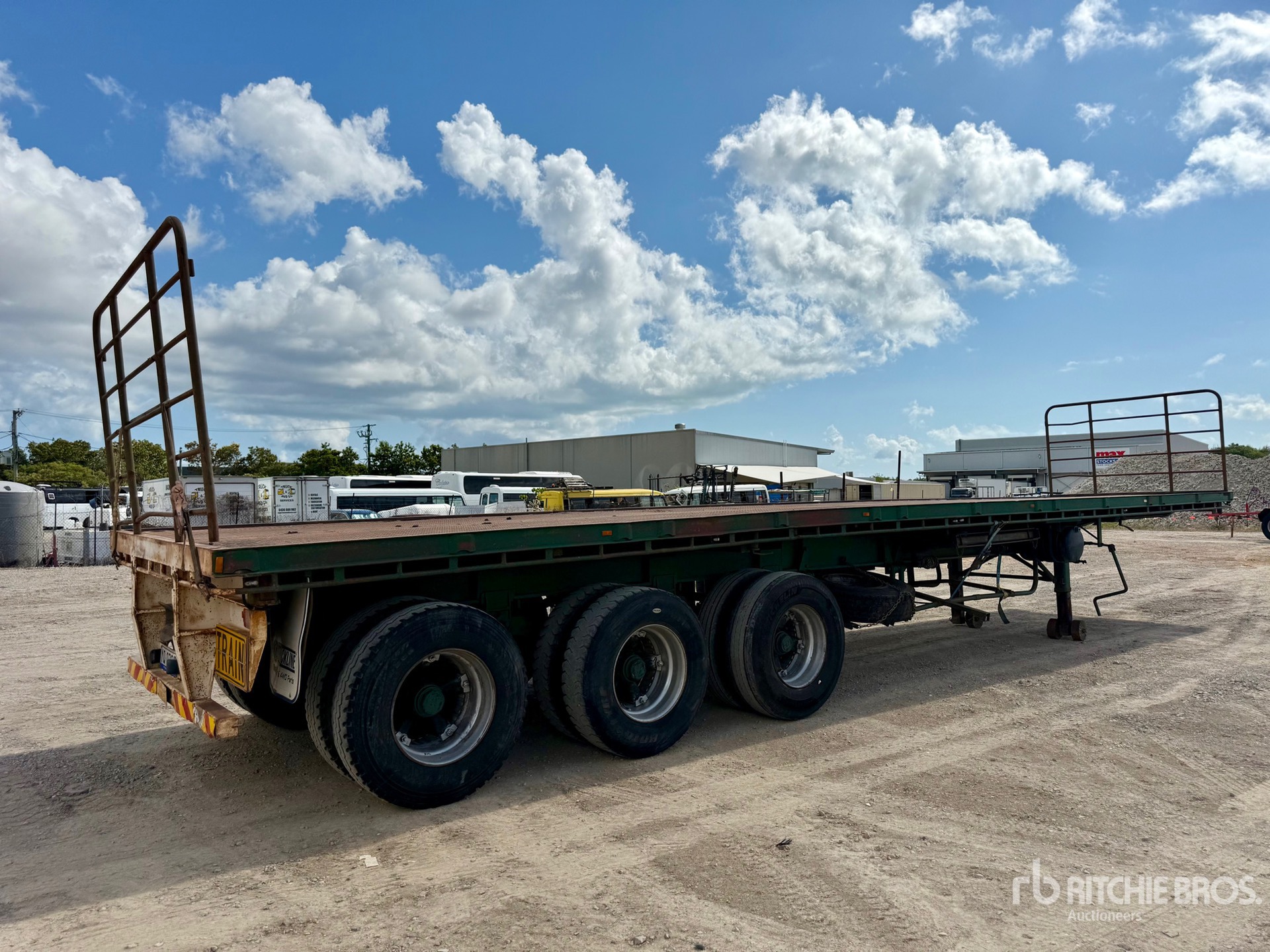 General Appearance with Foto, angolo posteriore sinistro