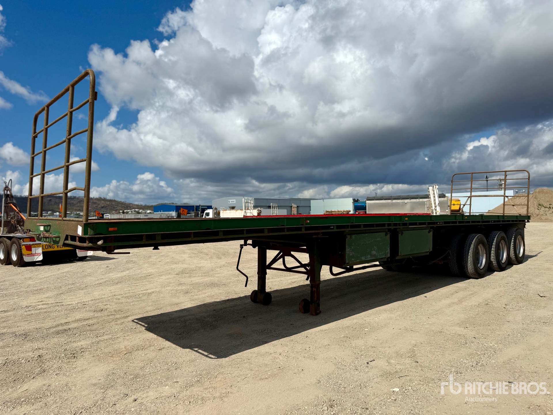 General Appearance with Foto, angolo anteriore destro