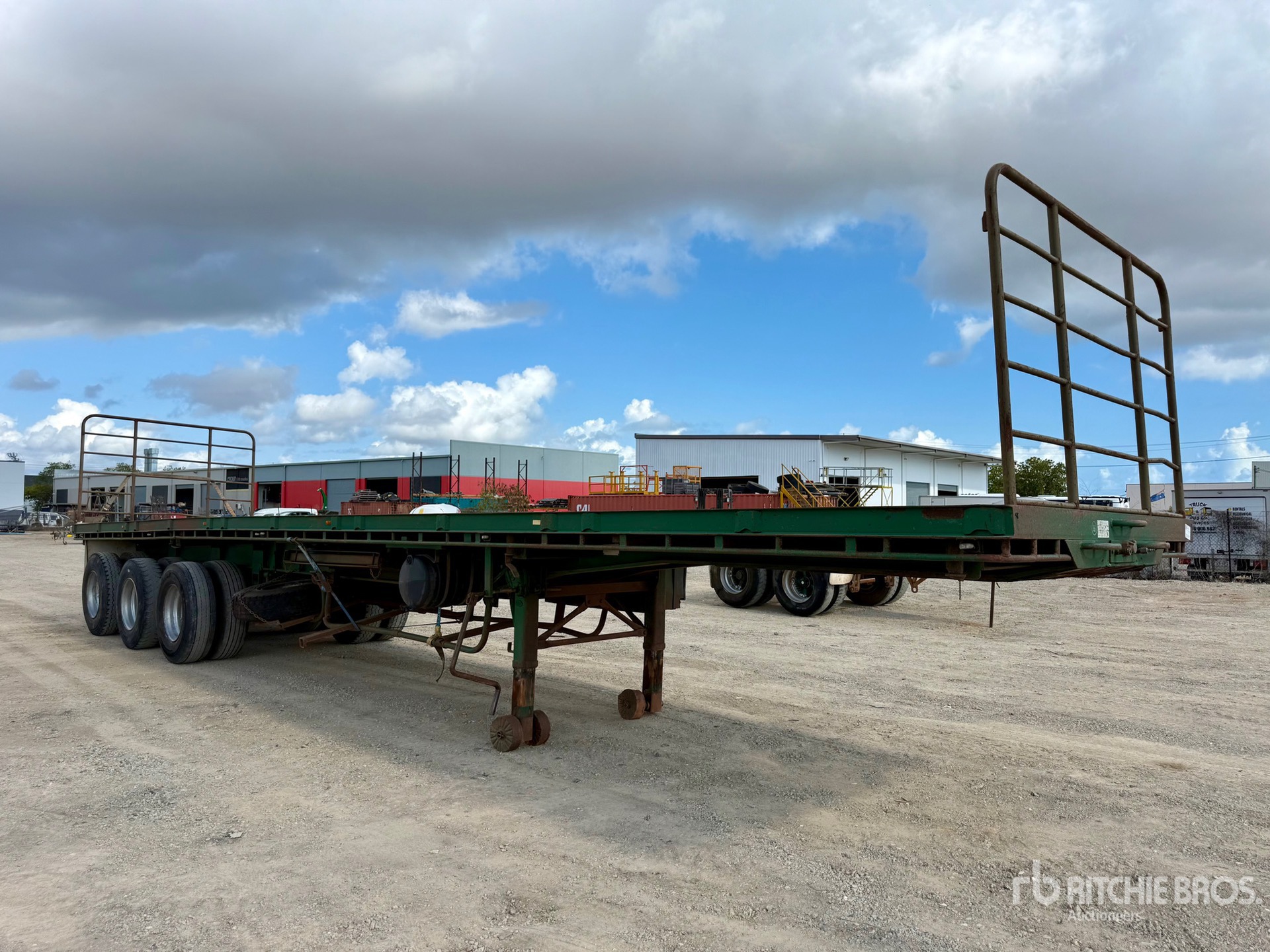 General Appearance with Foto, angolo anteriore sinistro