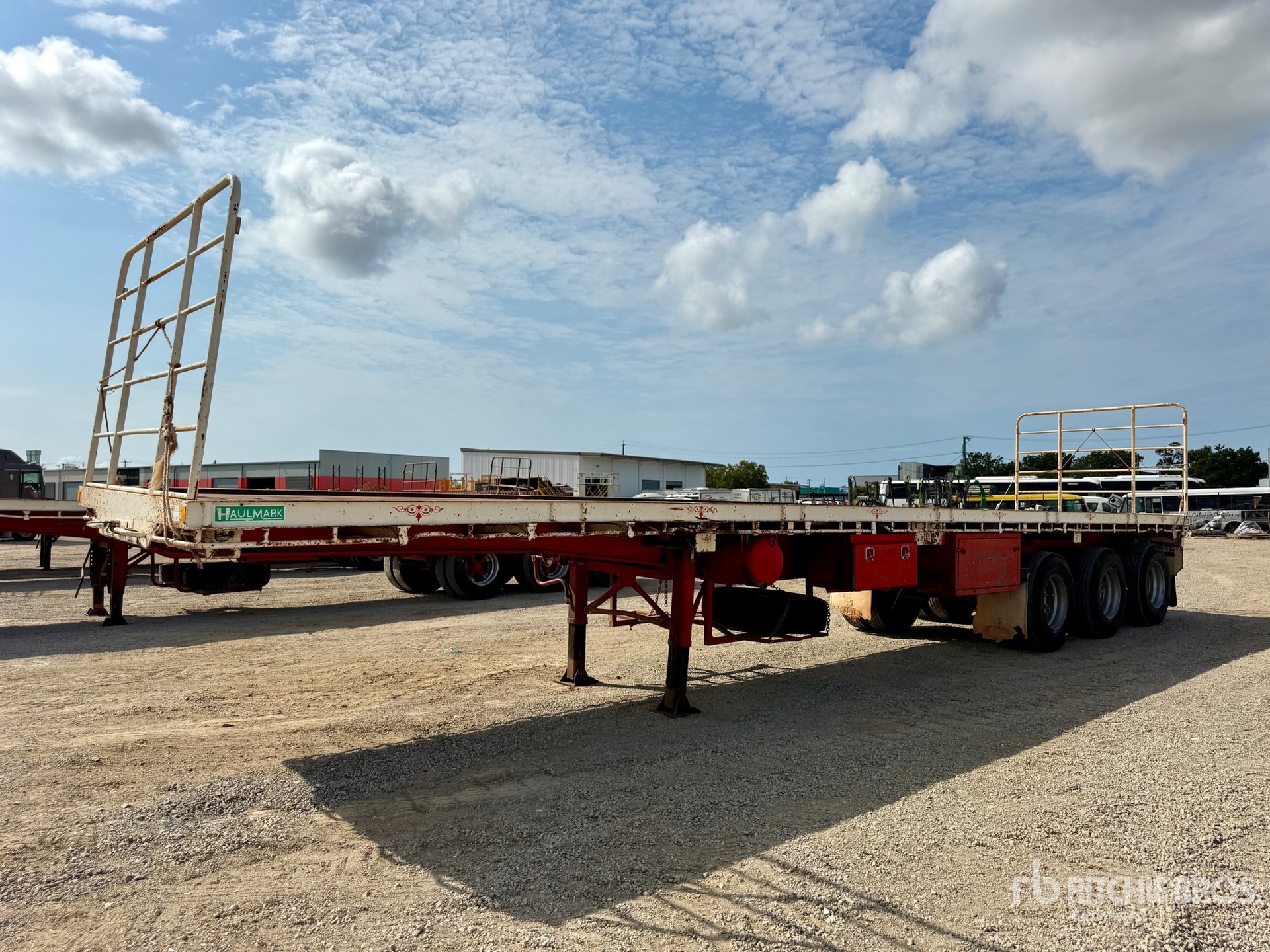 General Appearance with Bild, Ecke vorne rechts