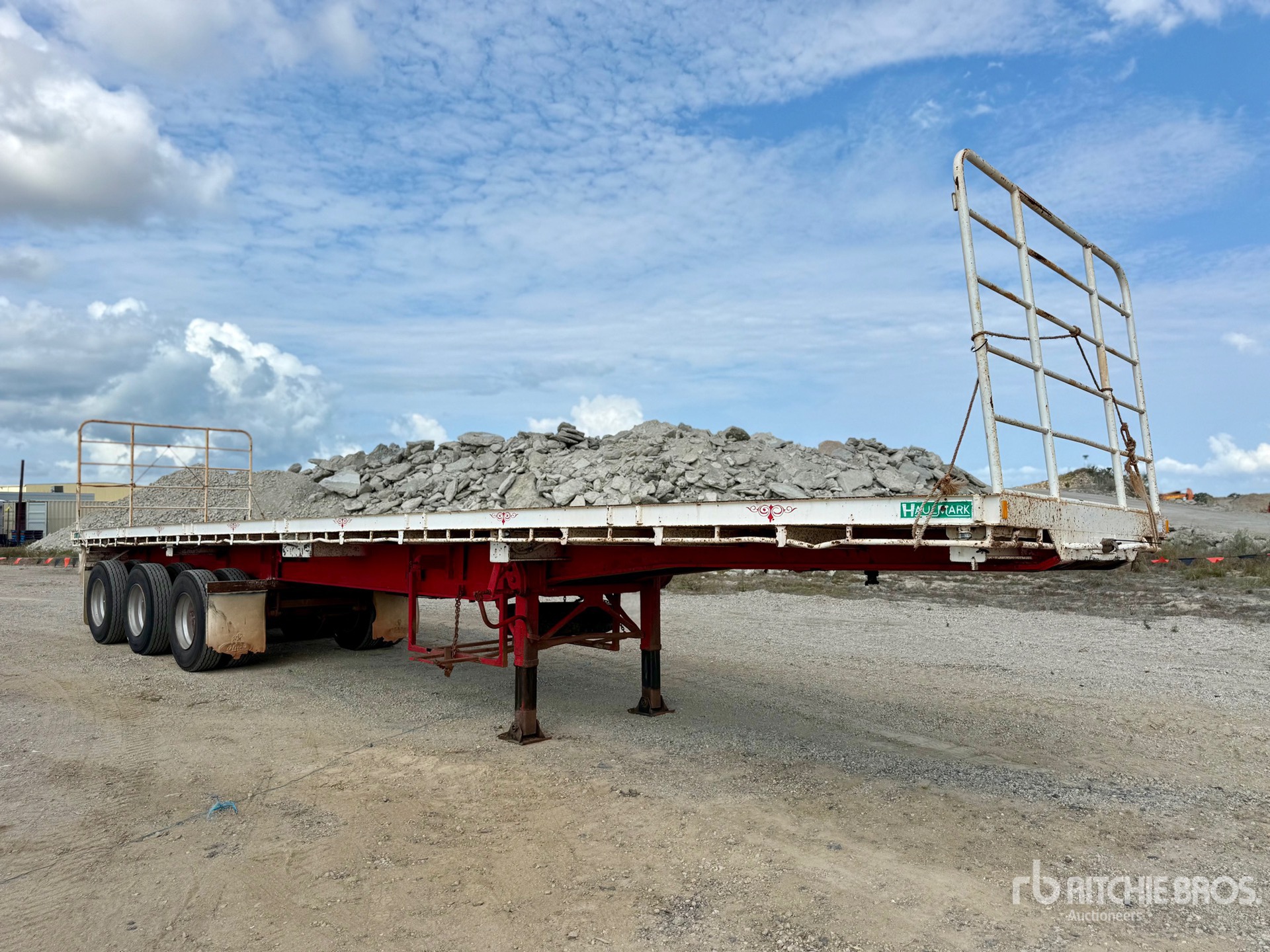 General Appearance with Bild, Ecke vorne links