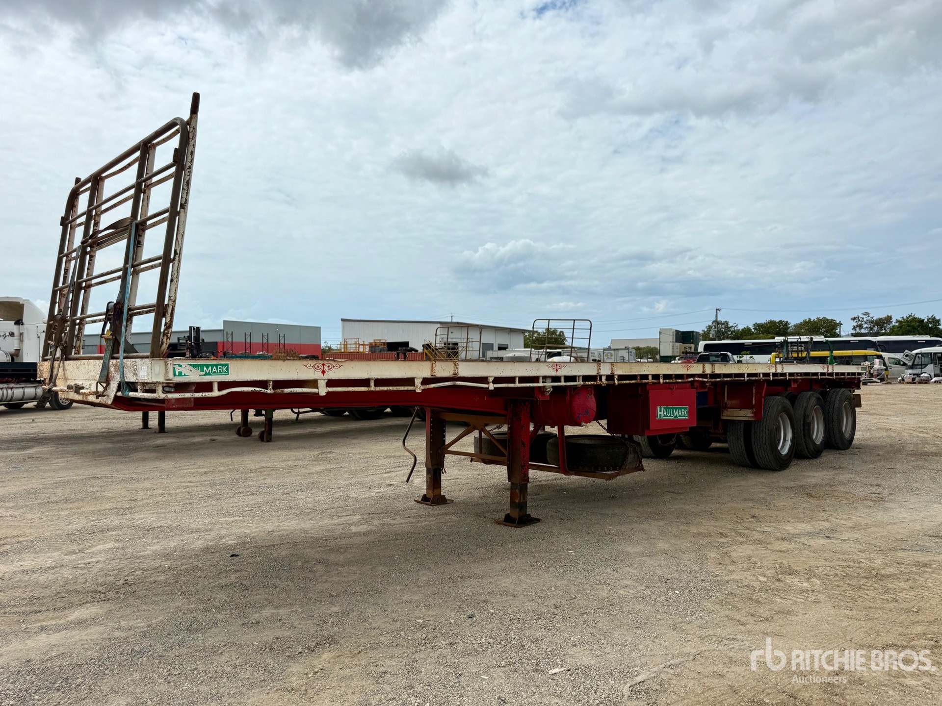 General Appearance with Bild, Ecke vorne rechts