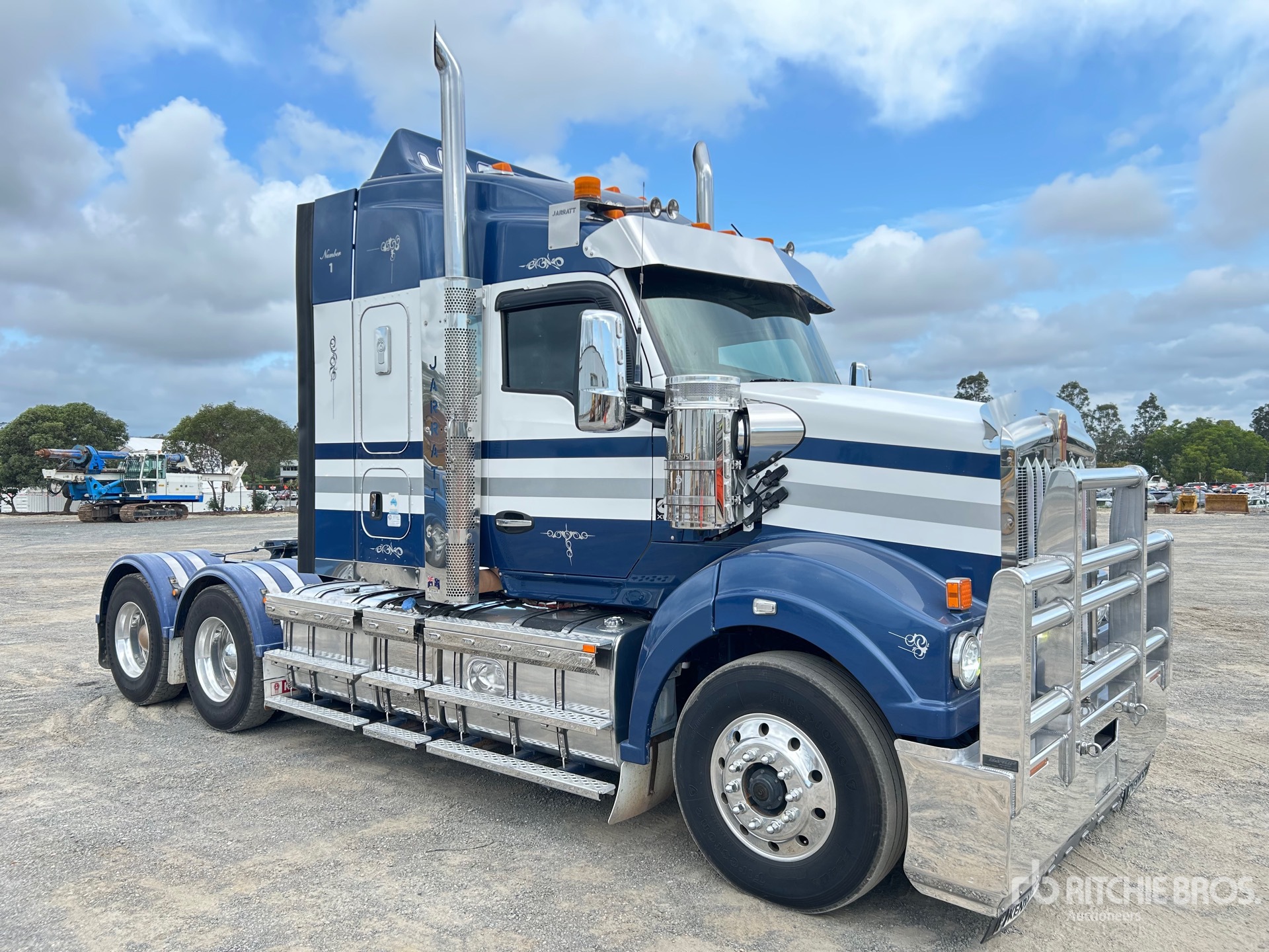 General Appearance with Picture, Left Front Corner