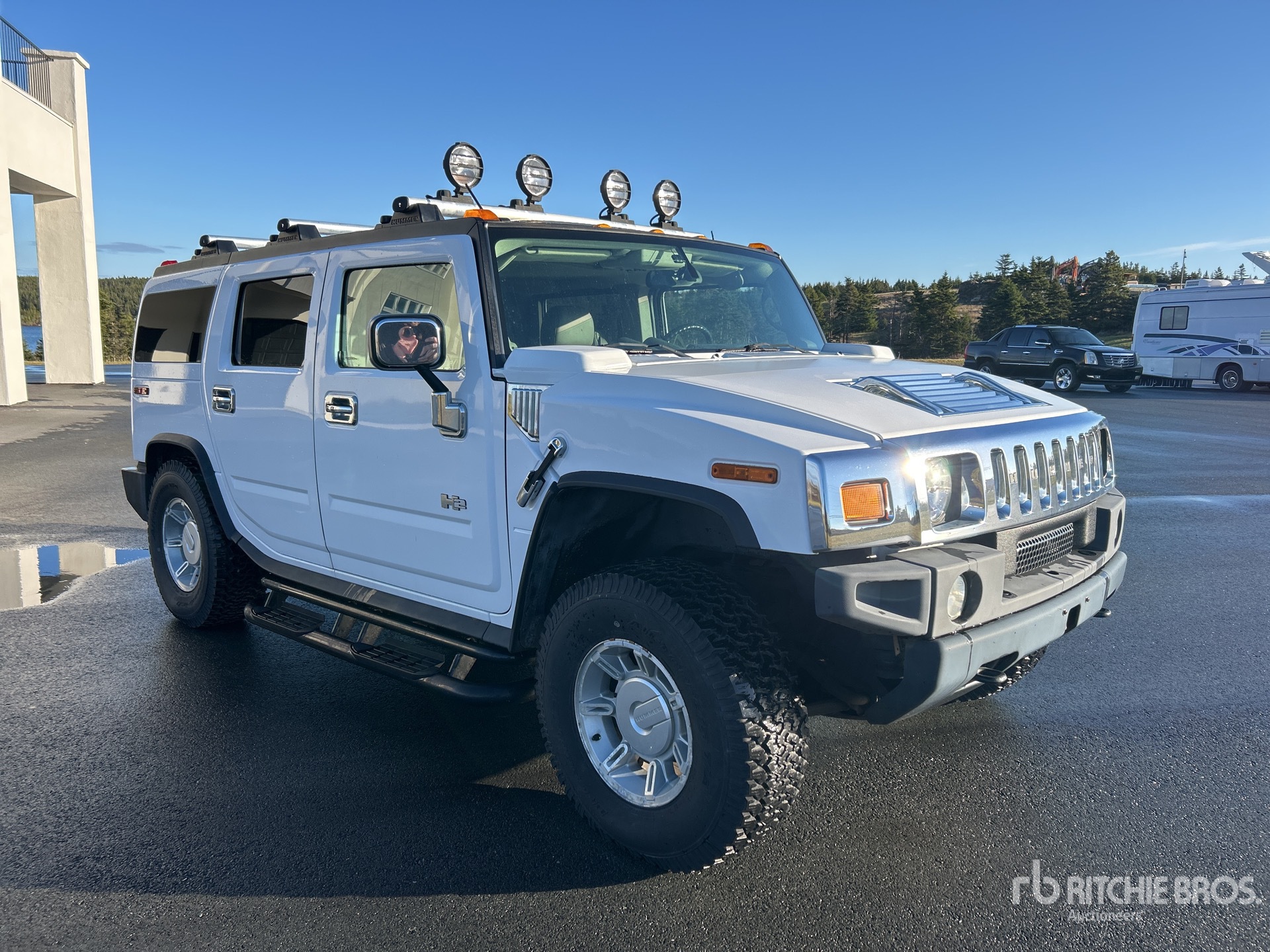 General Appearance with Picture, Right Front Corner