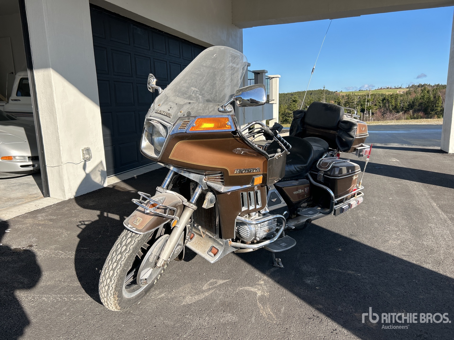 General Appearance with Featured Photo