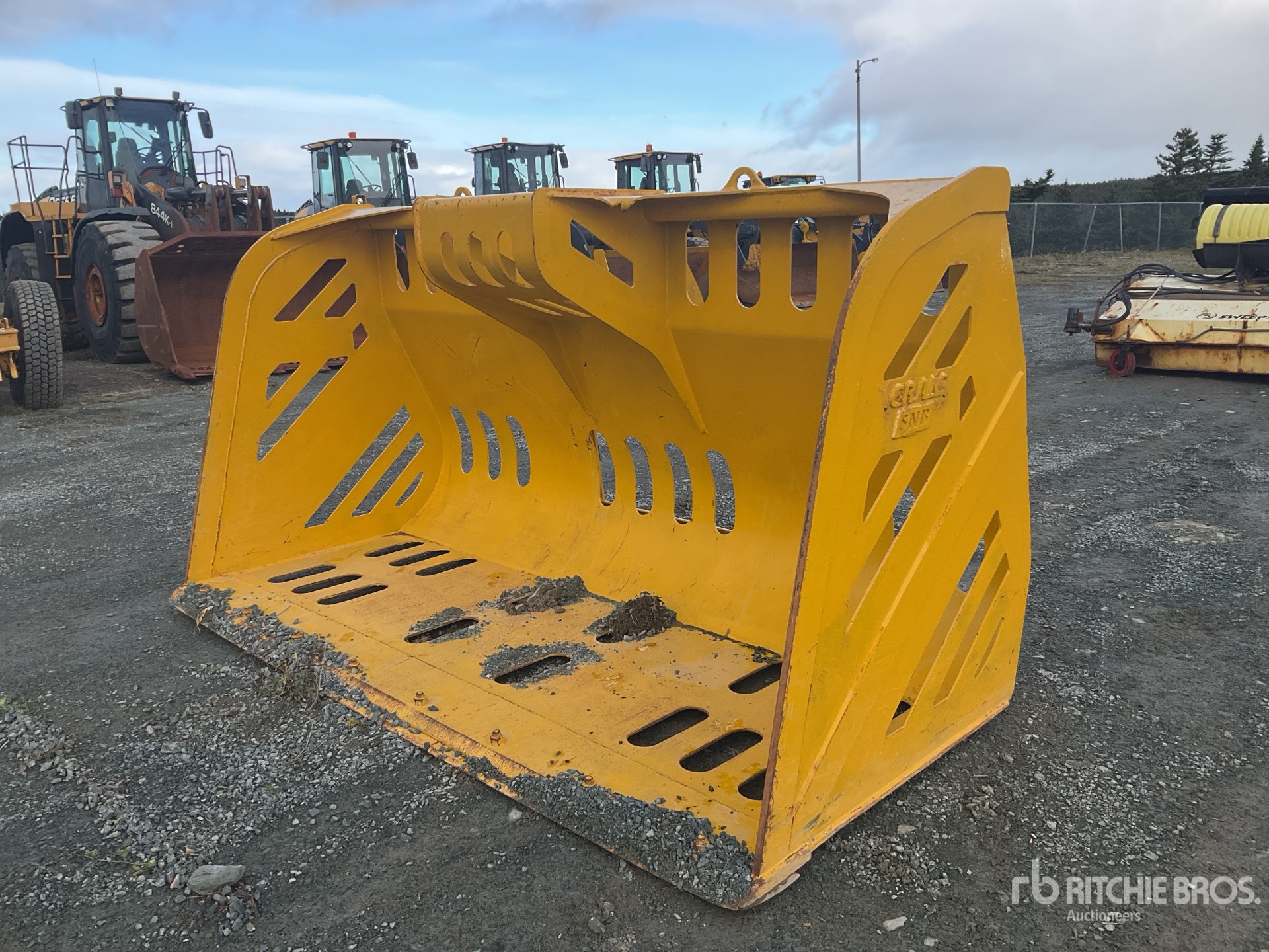 General Appearance with Bild, Ecke vorne links