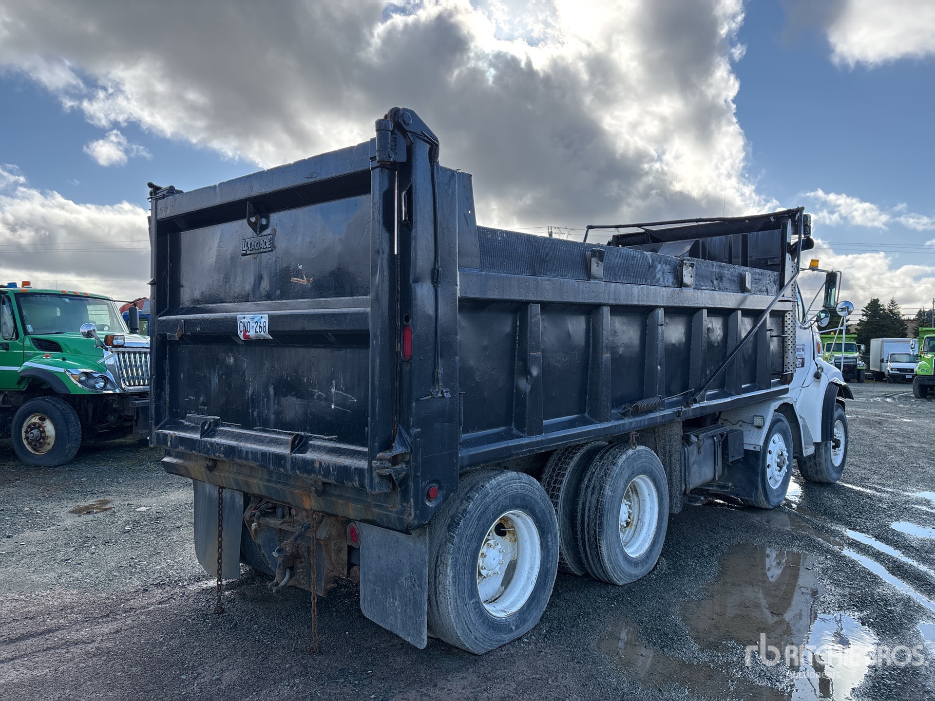 Aspect général with Image, coin arrière droit