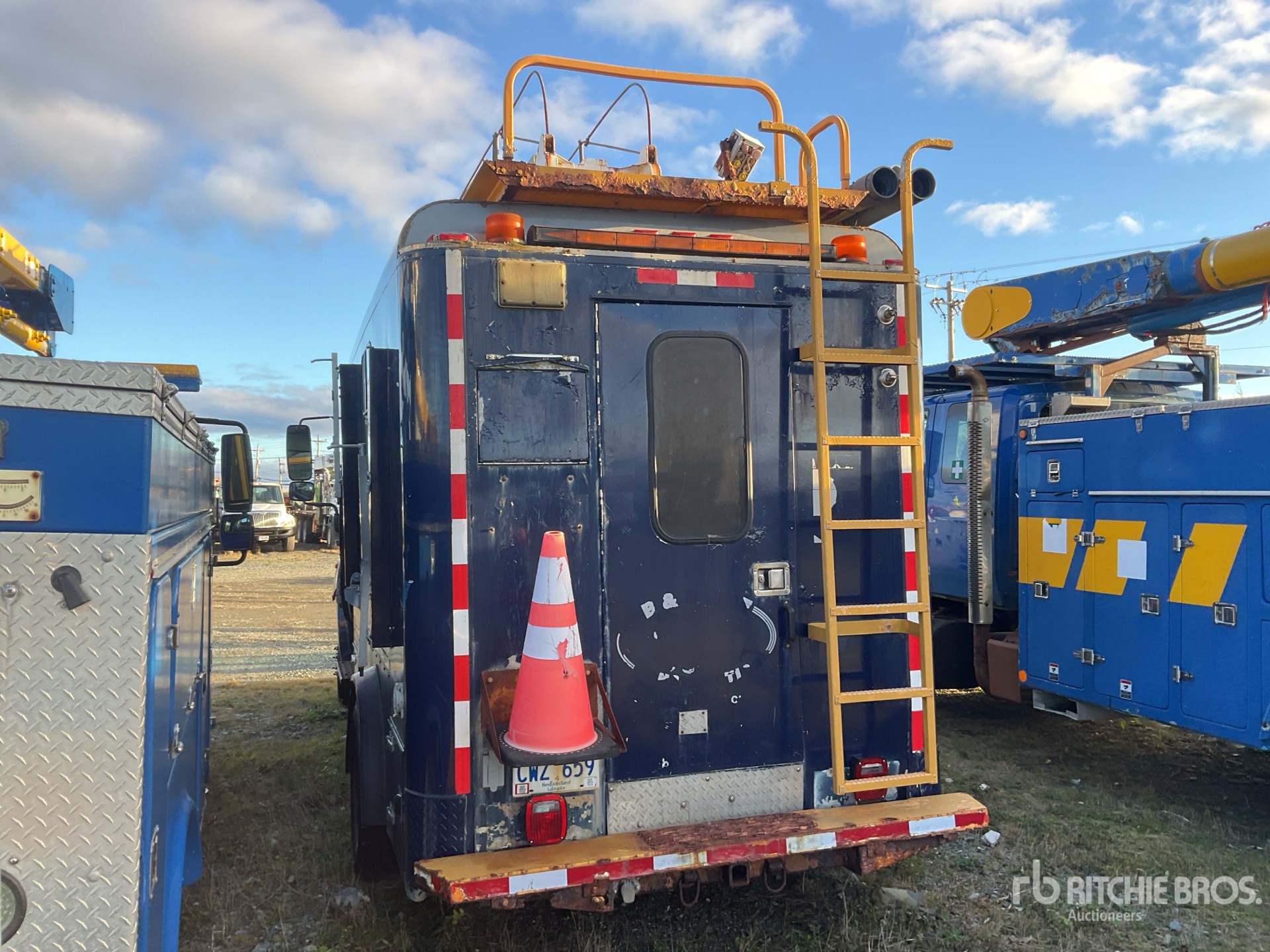 General Appearance with Imagen: esquina trasera izquierda