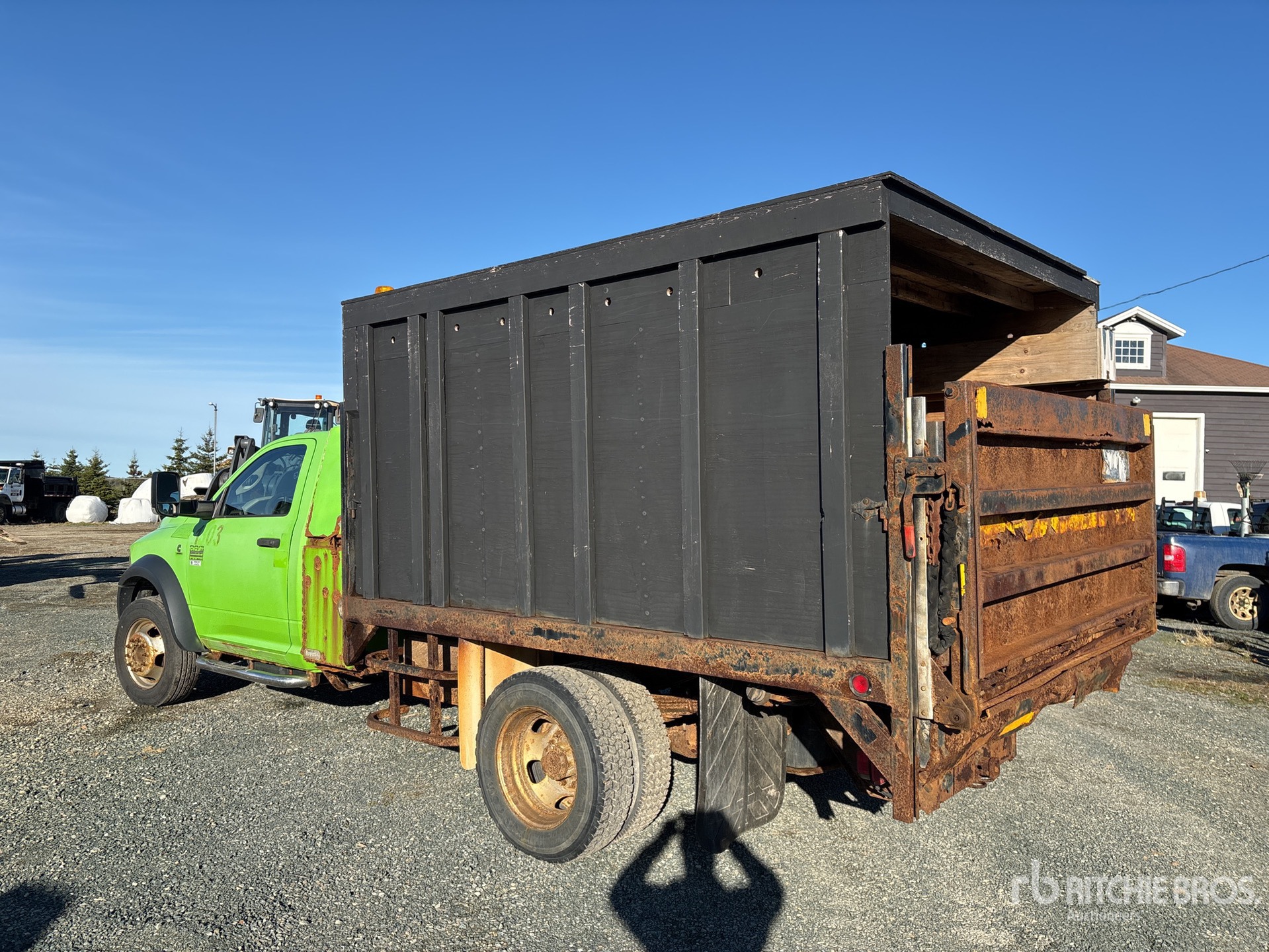 General Appearance with Foto, angolo posteriore sinistro