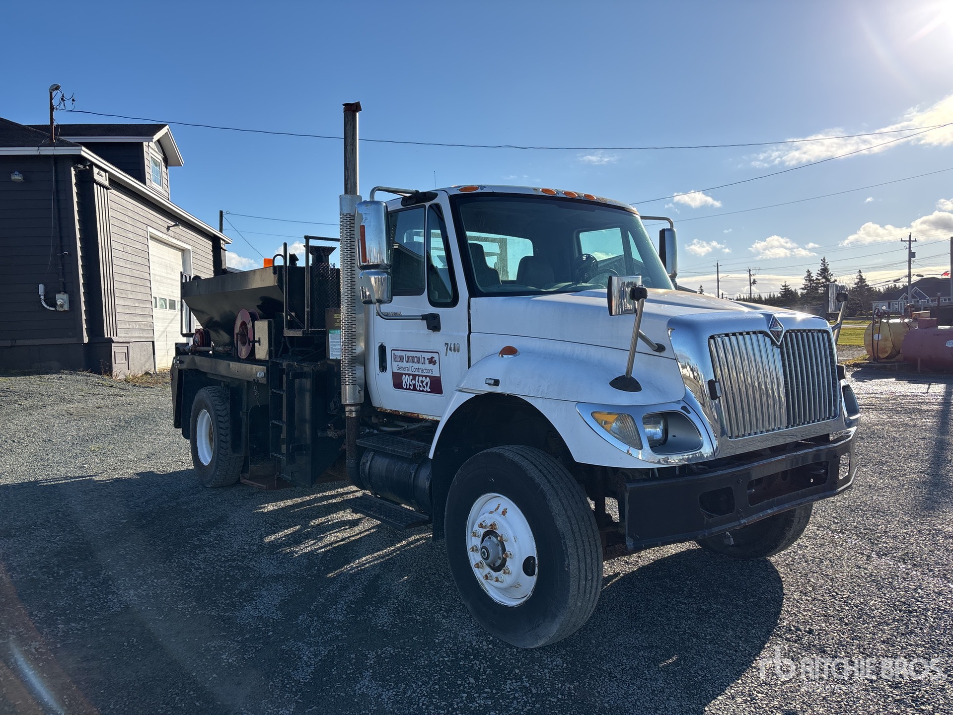 General Appearance with Picture, Right Front Corner