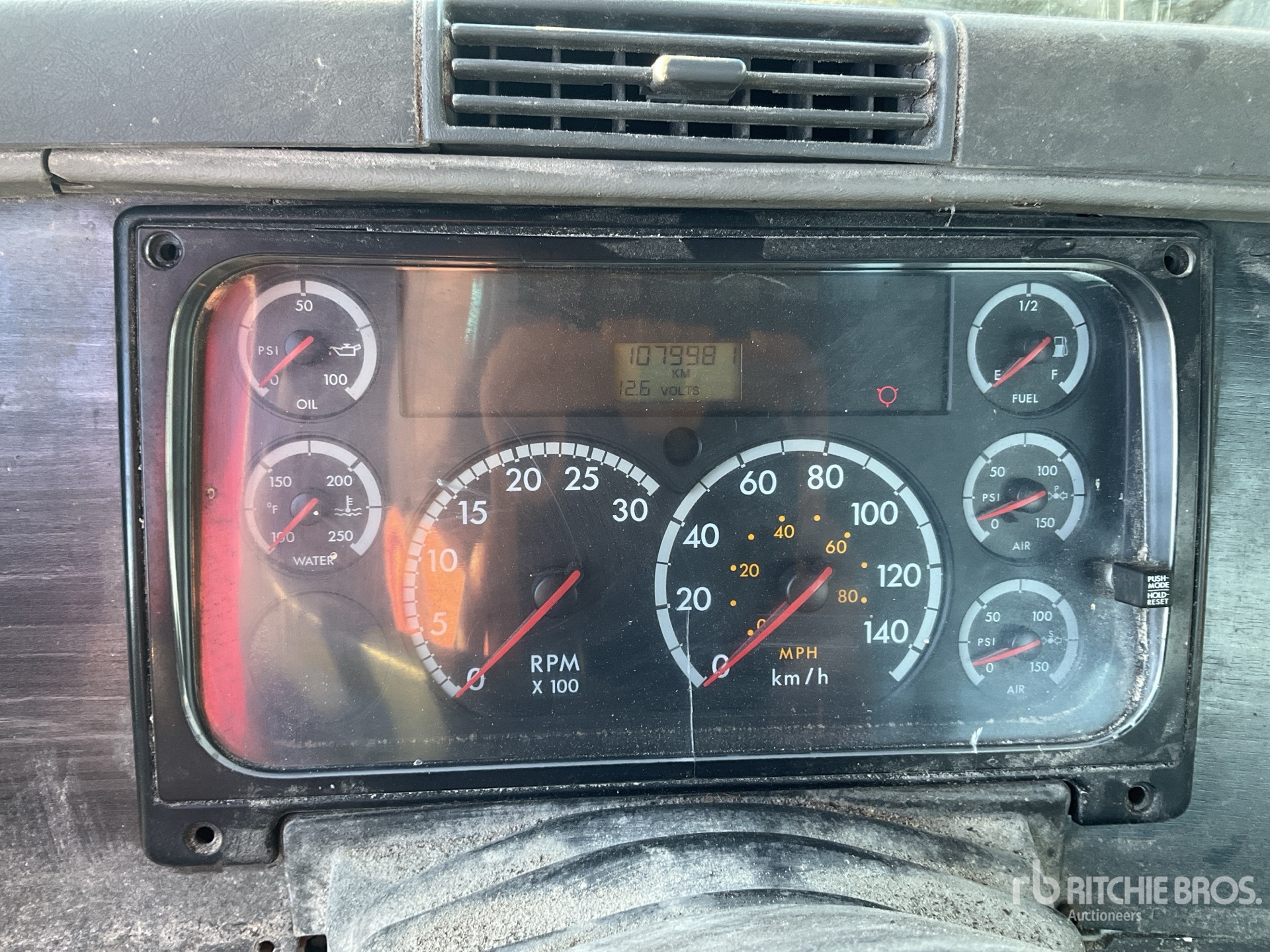 General Appearance with Horímetro / Odómetro