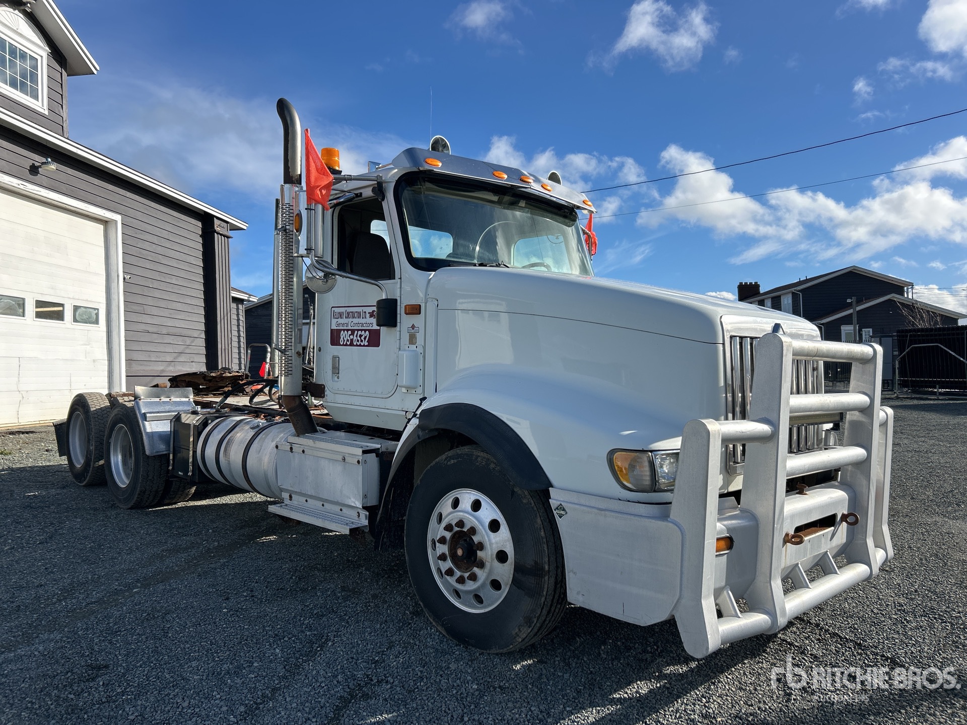 General Appearance with Bild, Ecke vorne rechts