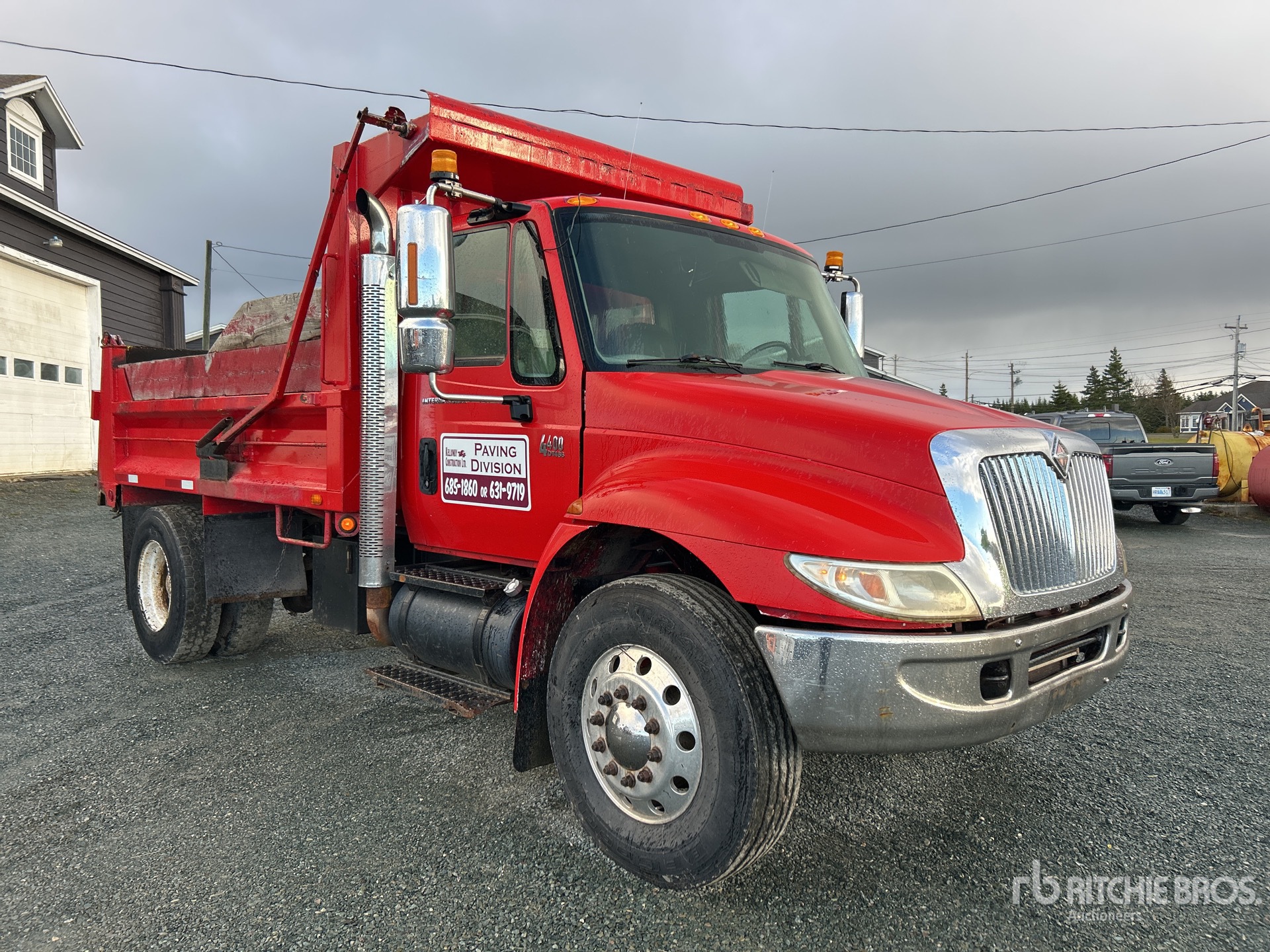 General Appearance with Picture, Right Front Corner