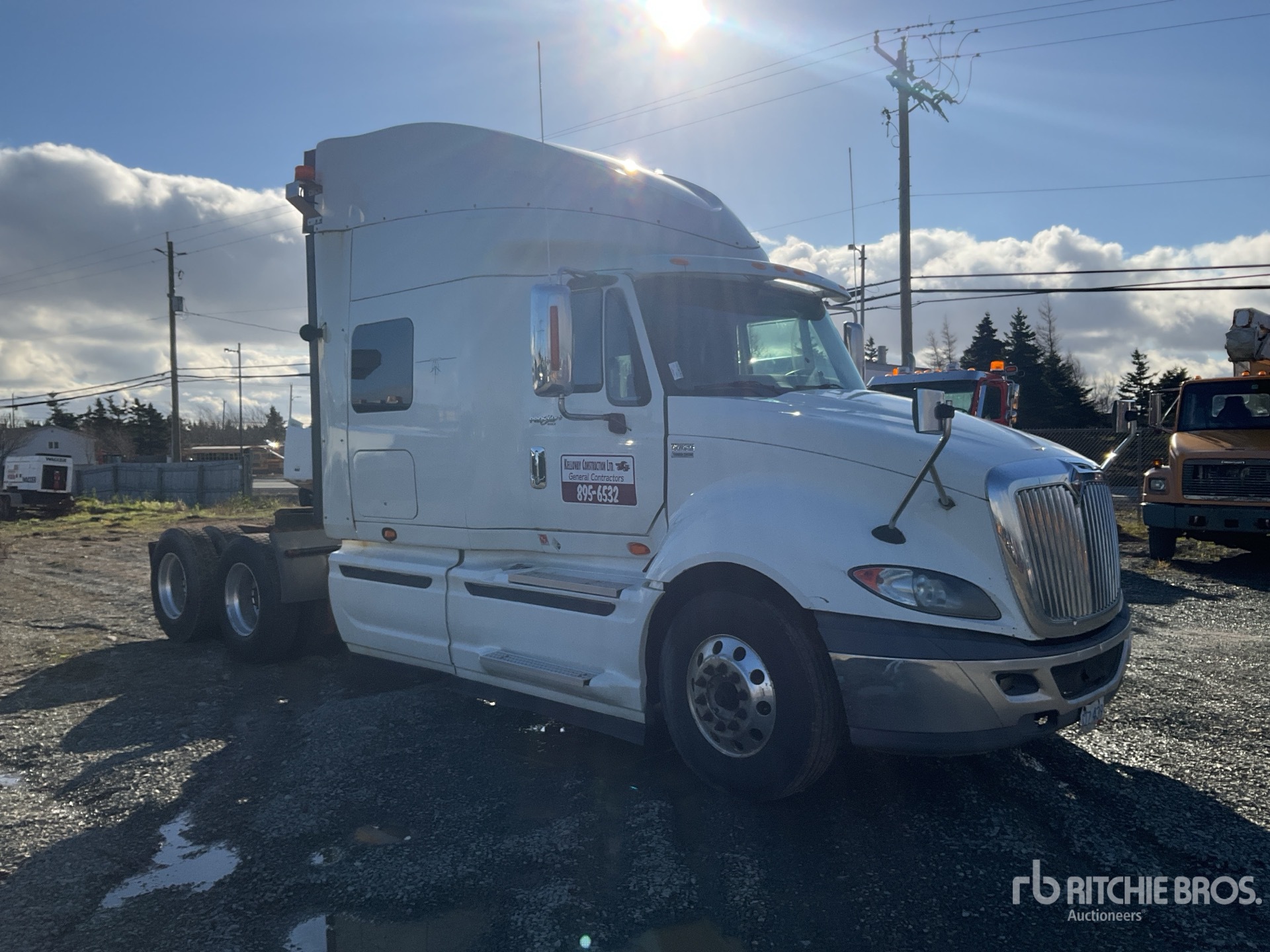 General Appearance with Picture, Right Front Corner