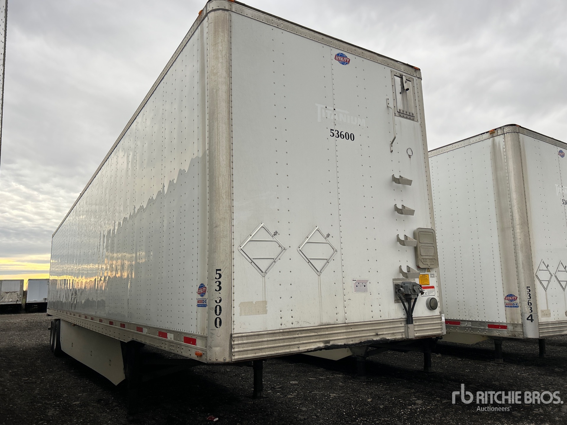 General Appearance with Bild, Ecke vorne rechts