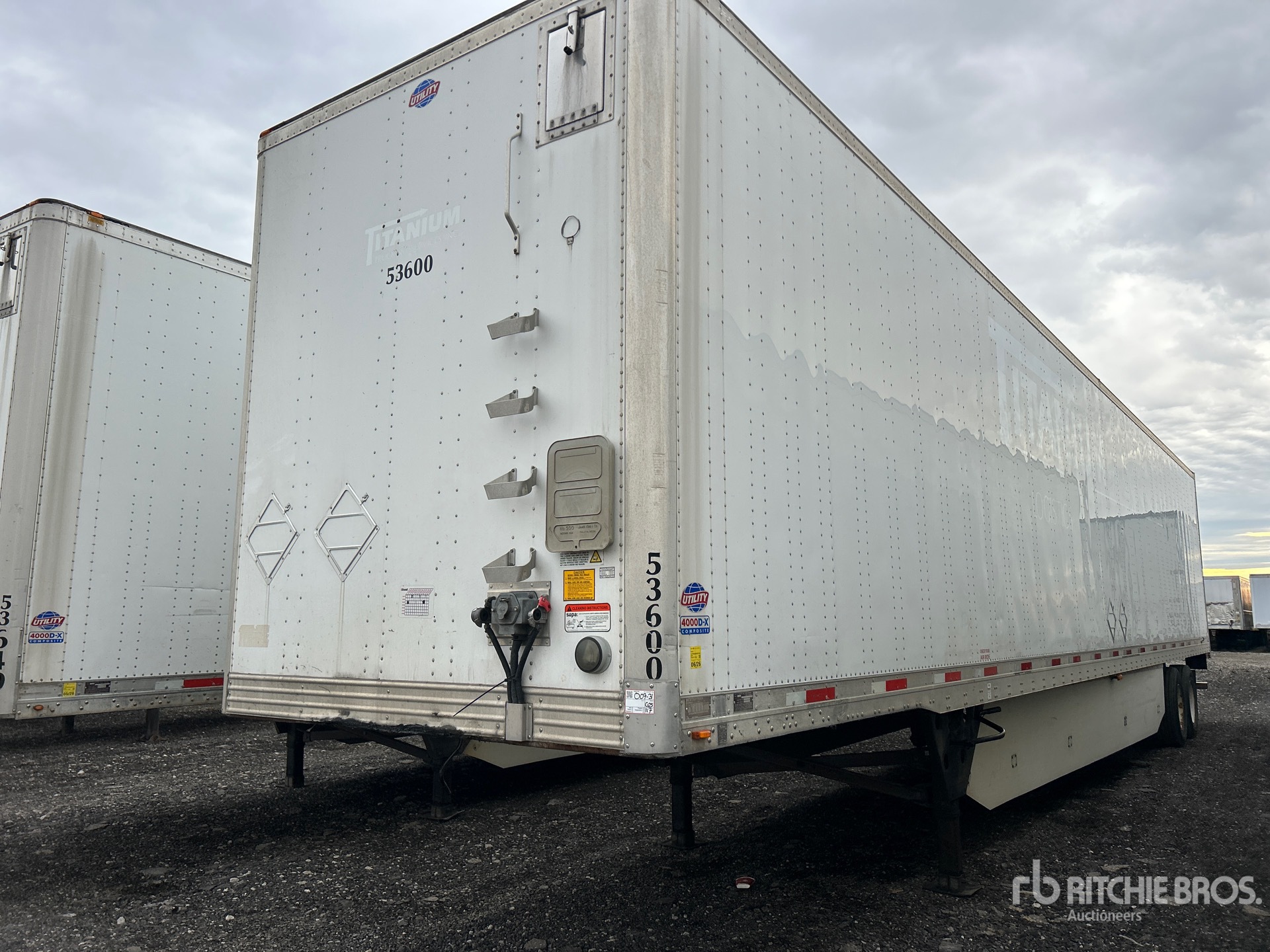 General Appearance with Bild, Ecke vorne links