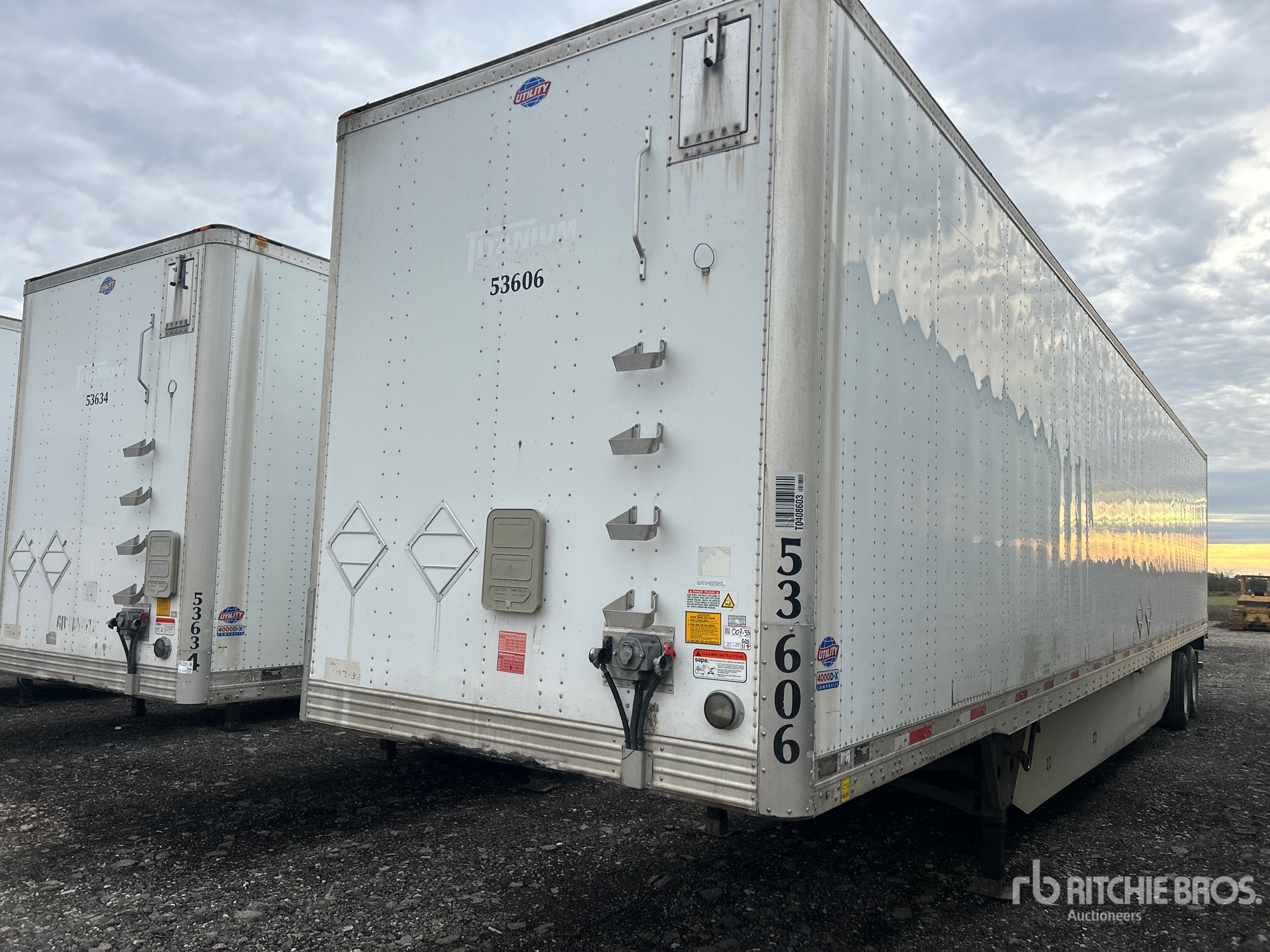 General Appearance with Bild, Ecke vorne links