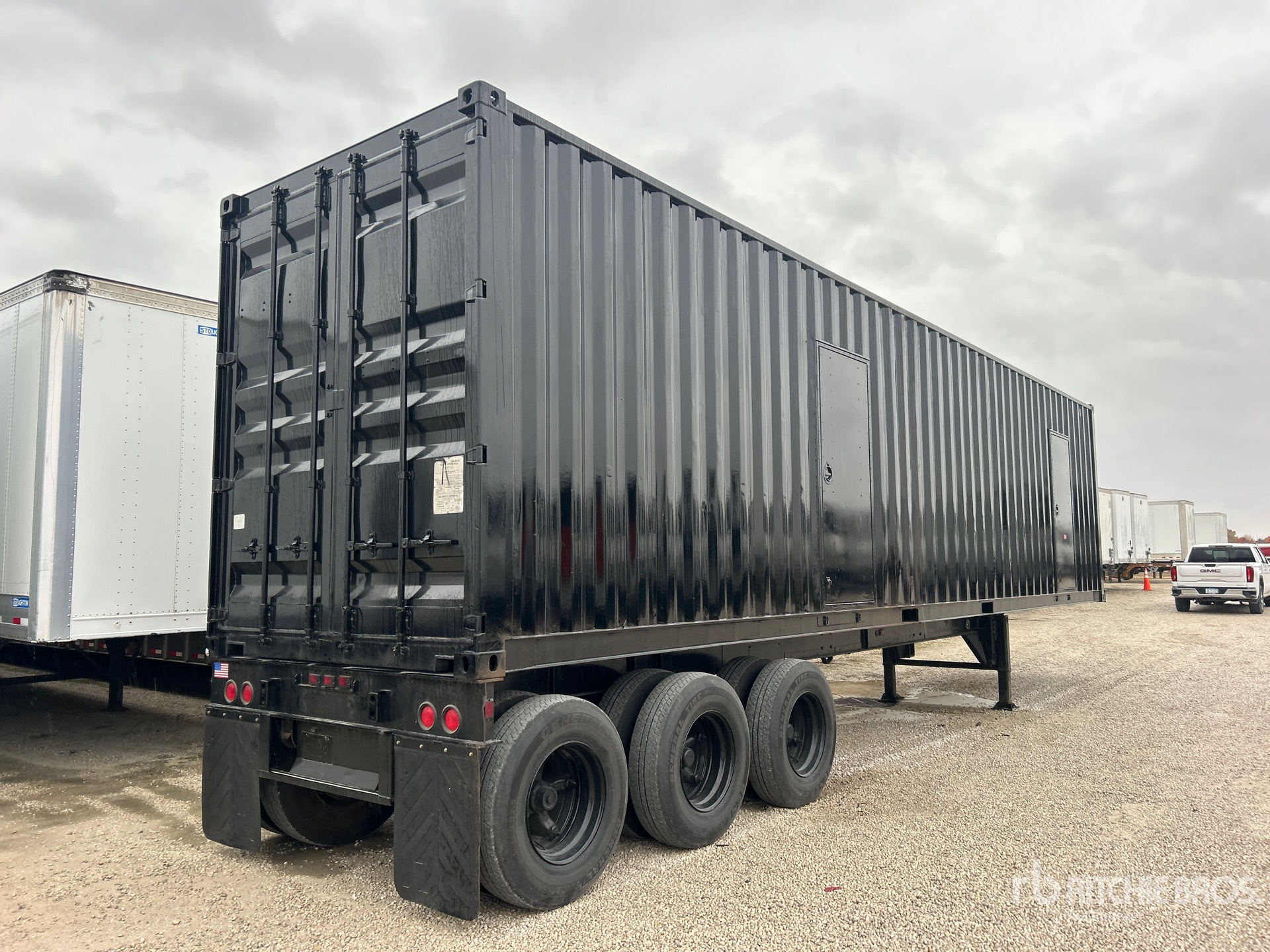 Aspect général with Image, coin arrière droit