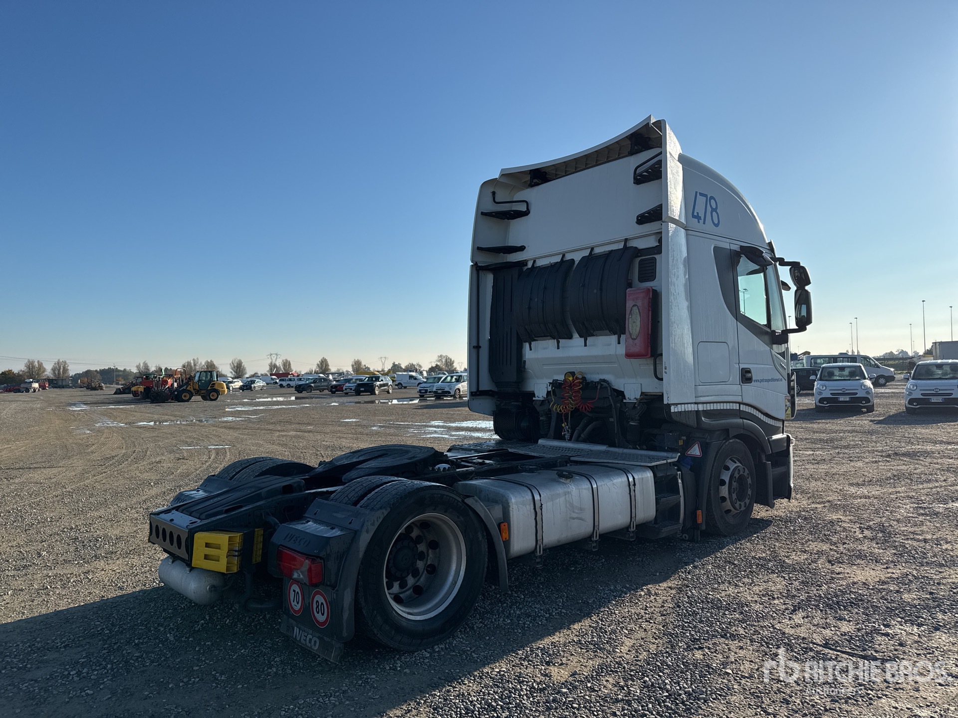 General Appearance with Foto, angolo anteriore sinistro