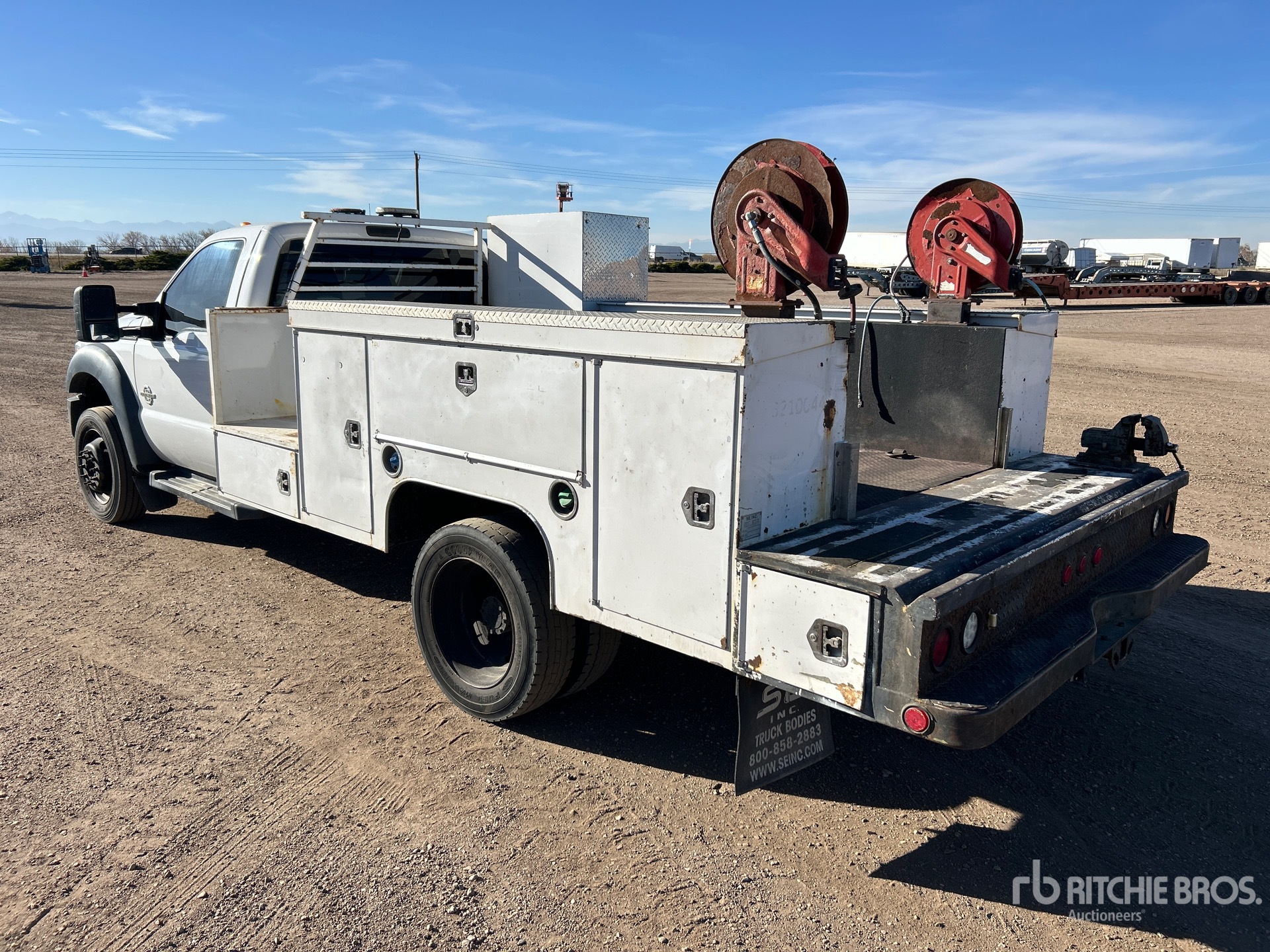 General Appearance with Bild, Ecke hinten links