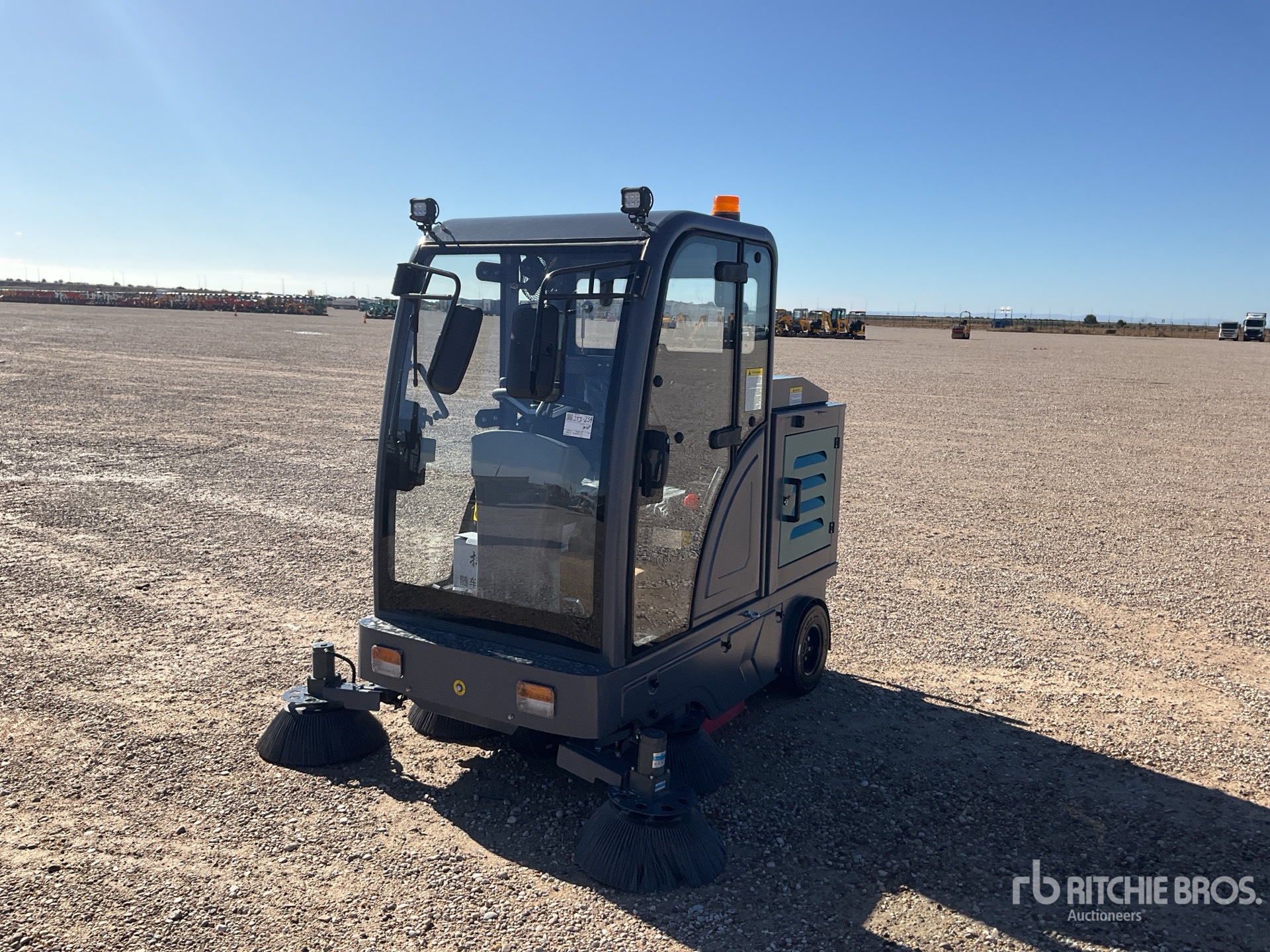 General Appearance with Bild, Ecke vorne links