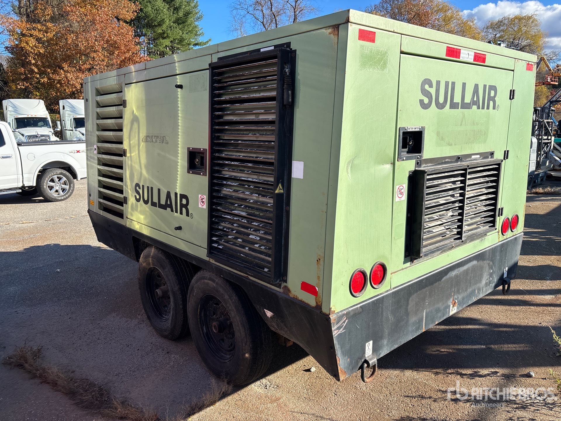 General Appearance with Foto, angolo posteriore sinistro