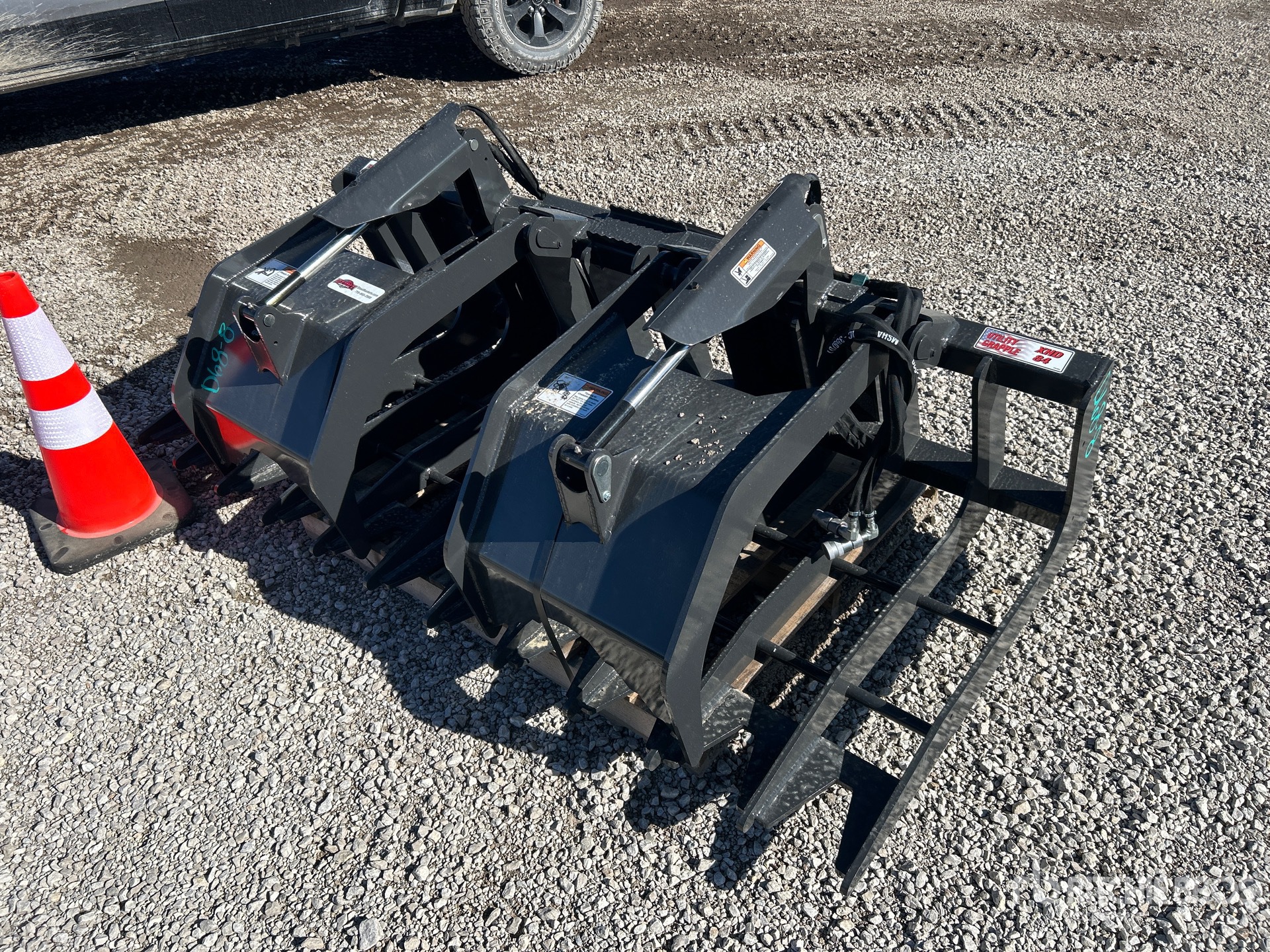 General Appearance with Foto, angolo anteriore sinistro