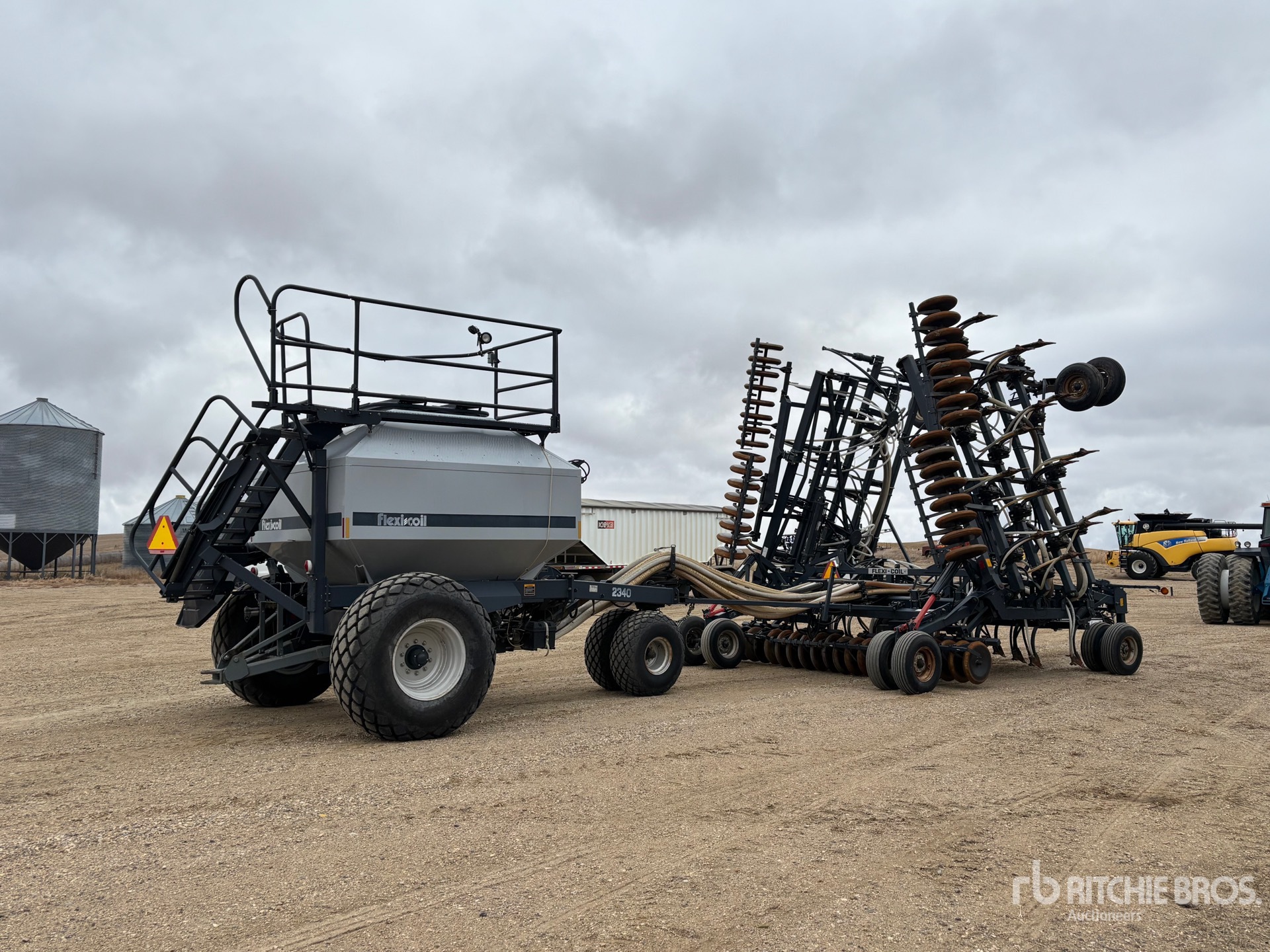 General Appearance with Foto, angolo anteriore sinistro