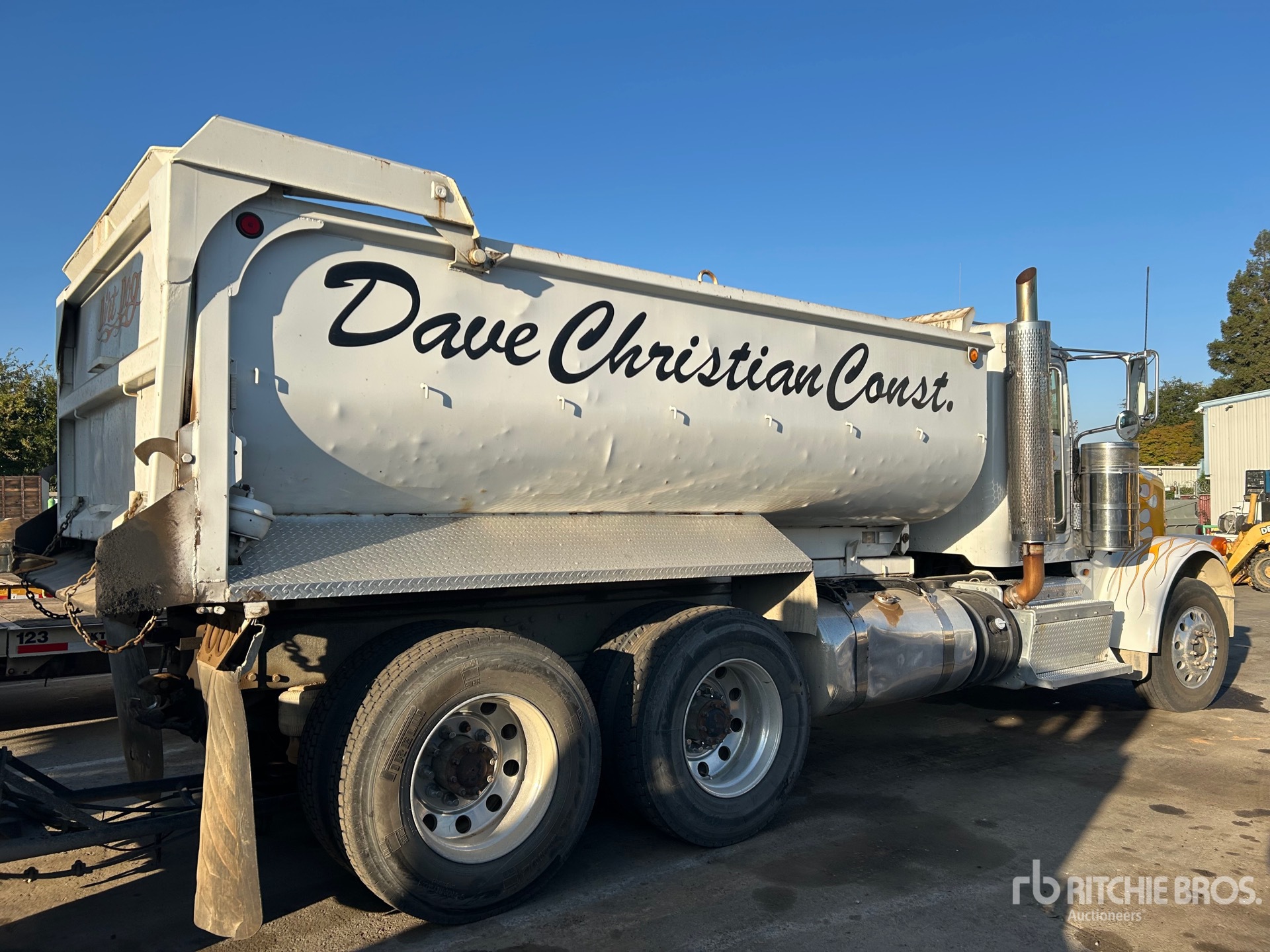 Aspect général with Image, coin arrière droit