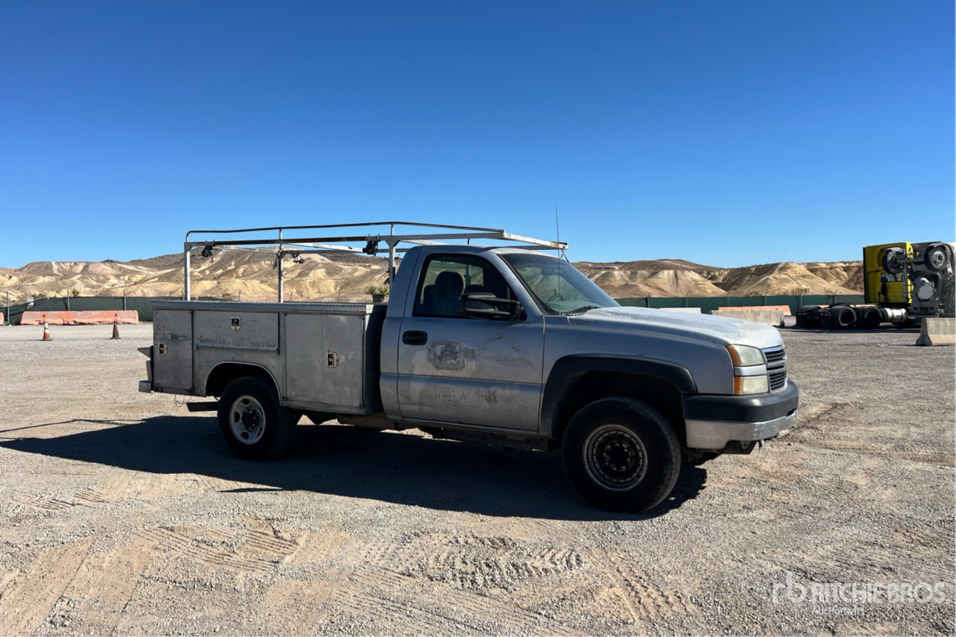 General Appearance with Bild, Ecke vorne rechts