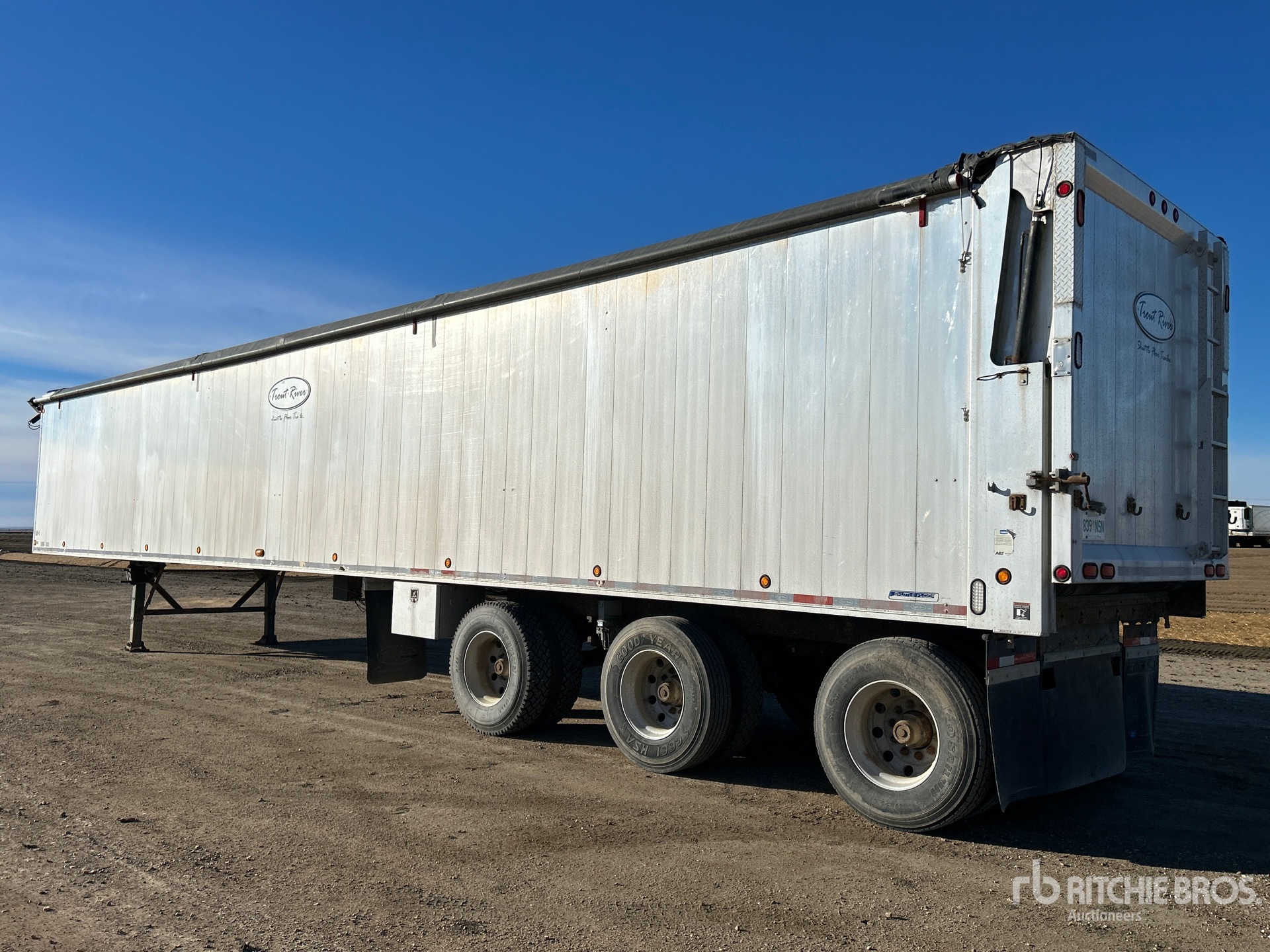 General Appearance with Foto, angolo posteriore sinistro