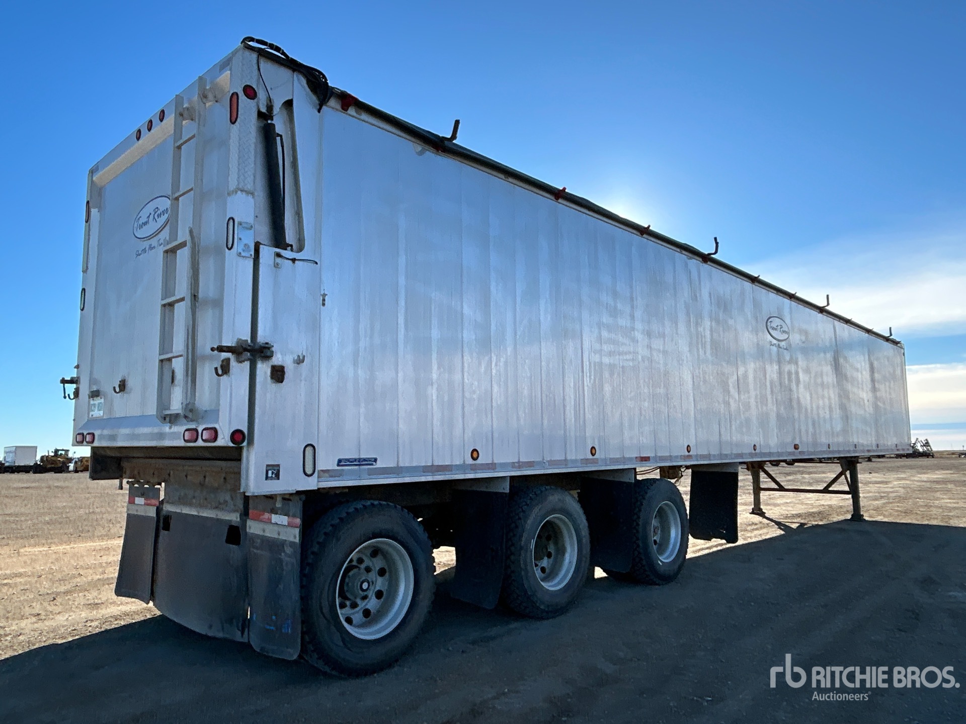 General Appearance with Foto, angolo anteriore sinistro