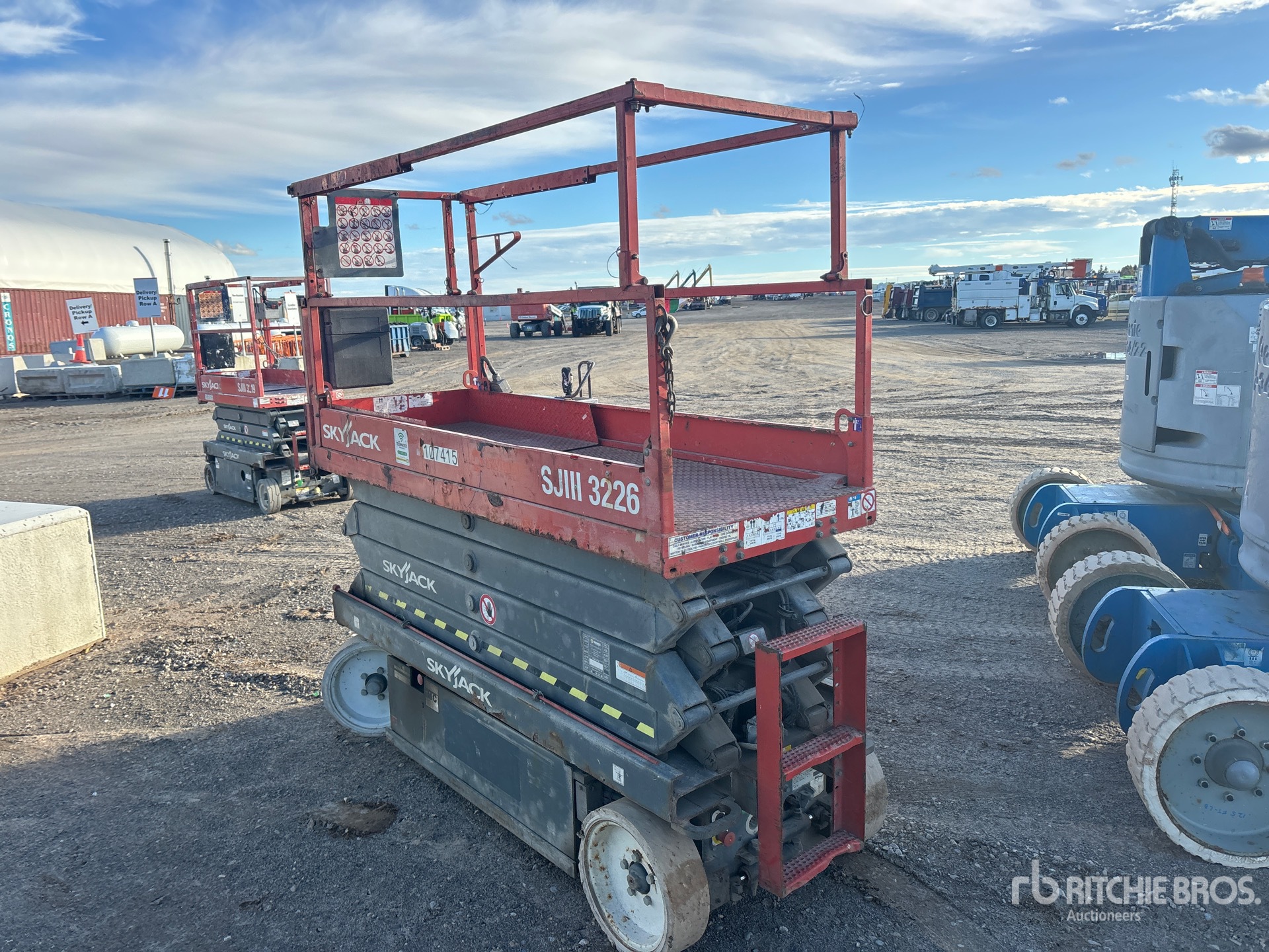 General Appearance with Picture, Right Front Corner