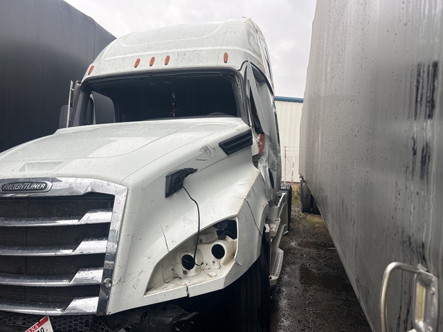 2023 Freightliner Cascadia 126 6x4 T/A Sleeper Truck Tractor (Inoperable) 2023 Freightliner Cascadia 126 6x4 T/A Sleeper Truck Tractor (Inoperable)