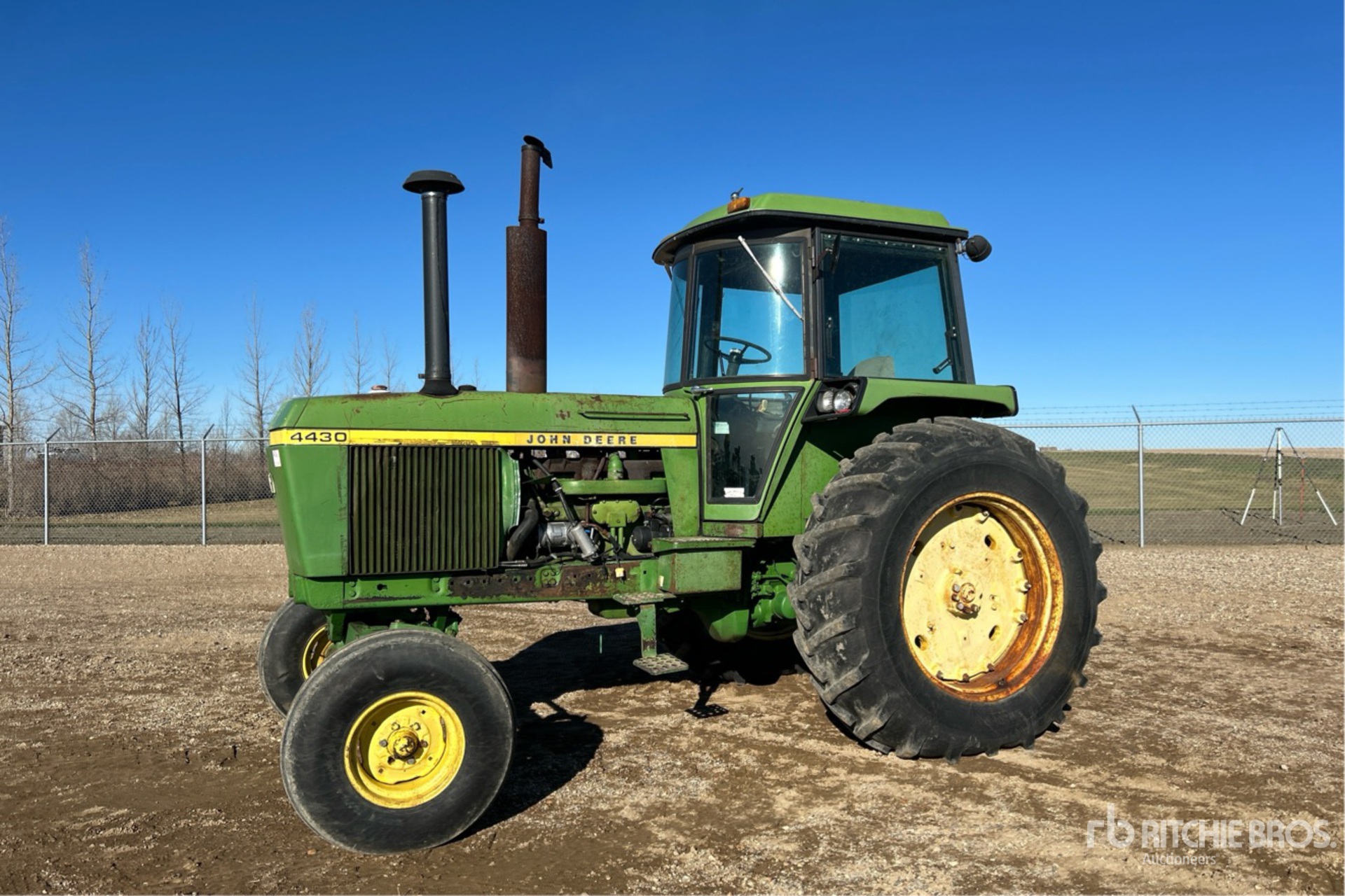 General Appearance with Bild, Ecke vorne links